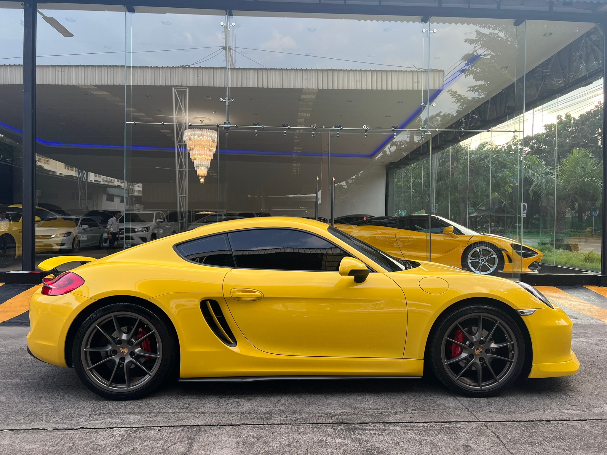 2015 Porsche Cayman 981 2.7 PDK สีเหลือง (รูปที่ 3)
