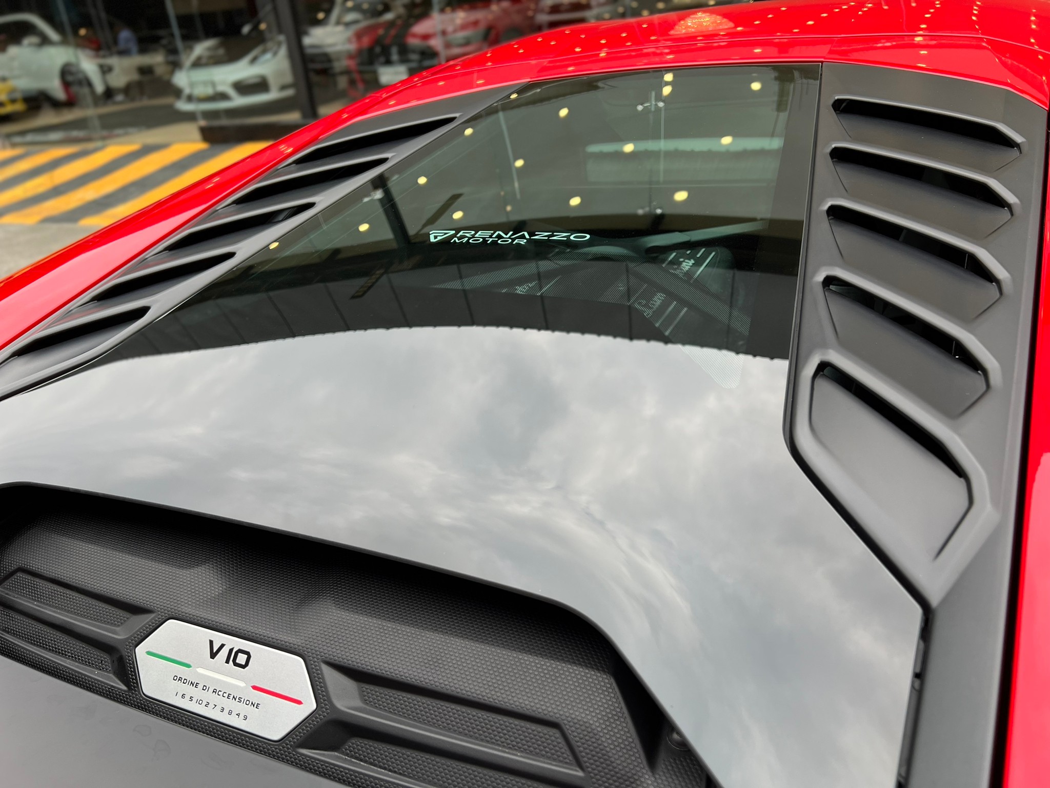 2022 Lamborghini Huracan EVO AWD สีแดง (รูปที่ 16)