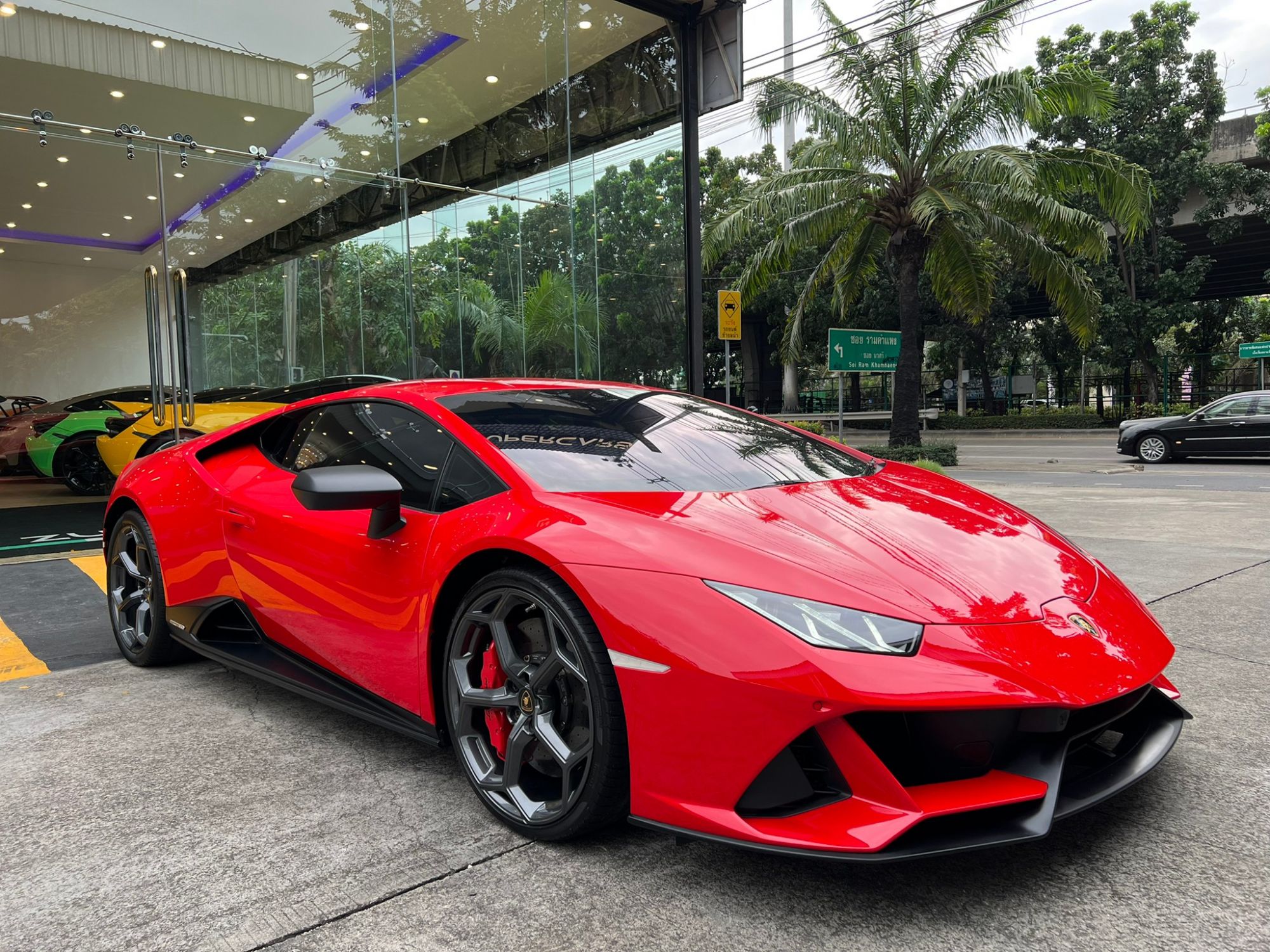 2022 Lamborghini Huracan EVO AWD สีแดง (รูปที่ 2)