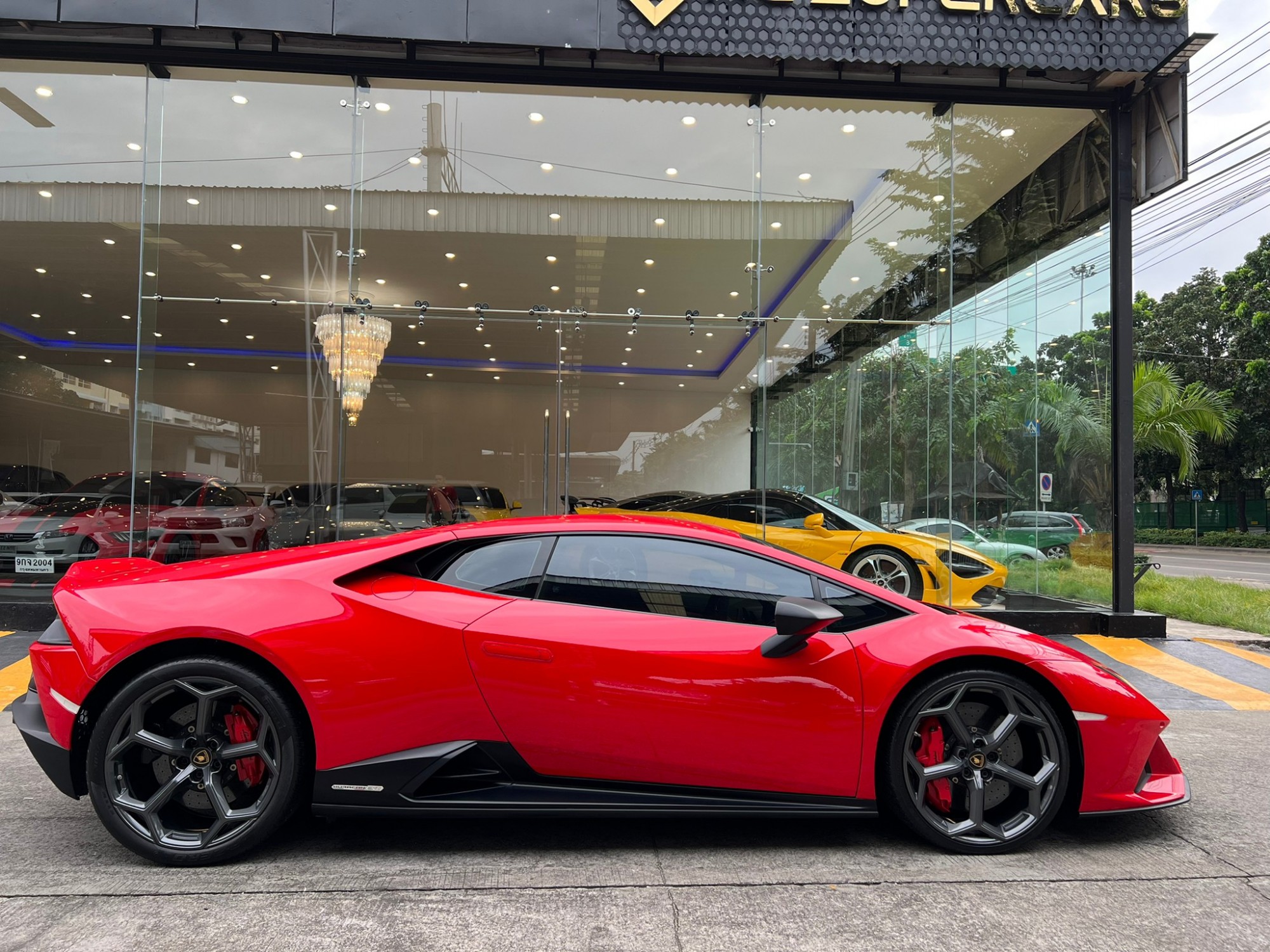 2022 Lamborghini Huracan EVO AWD สีแดง (รูปที่ 3)