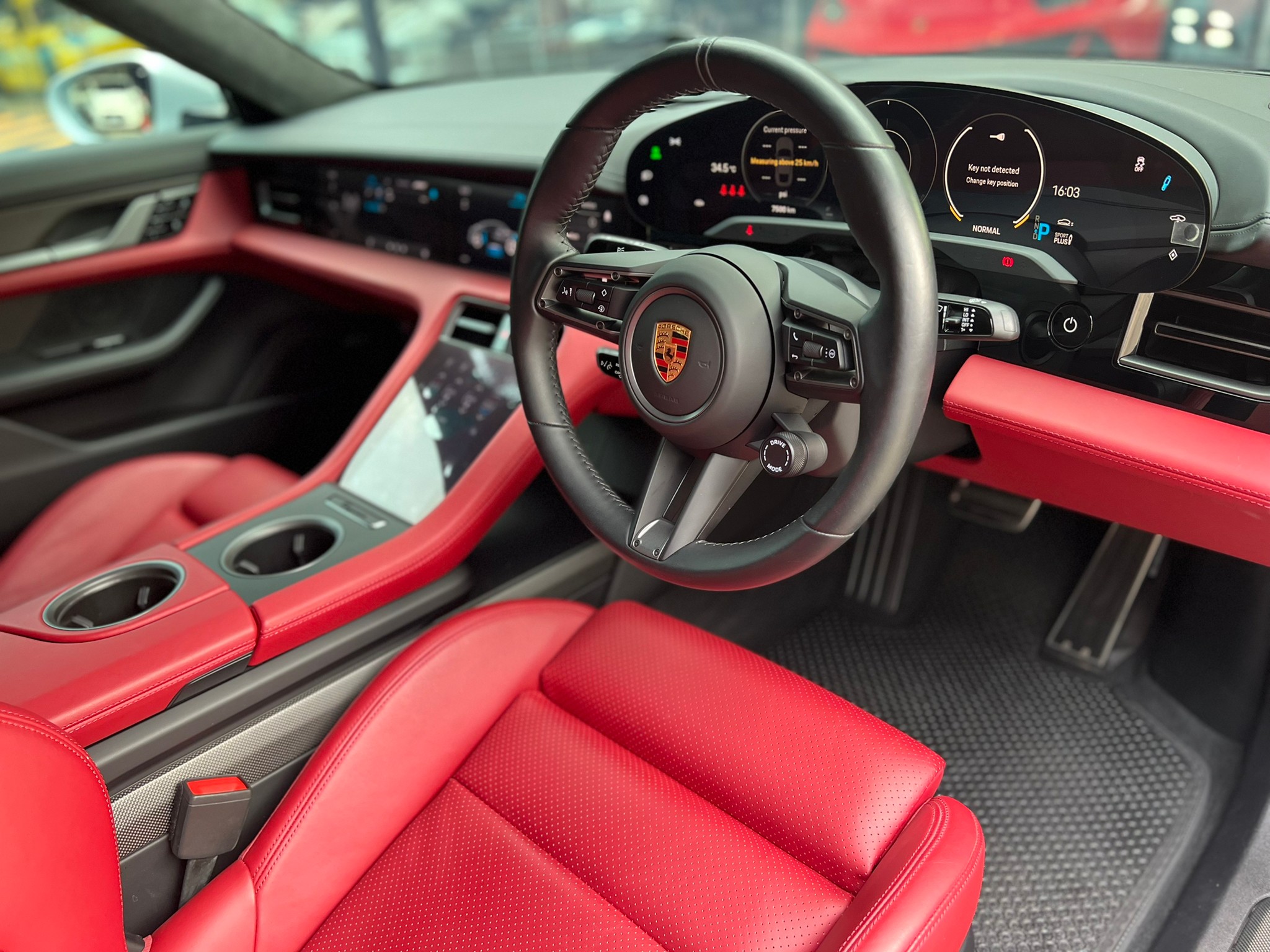 2021 Porsche TAYCAN TURBO S สีขาว (รูปที่ 10)