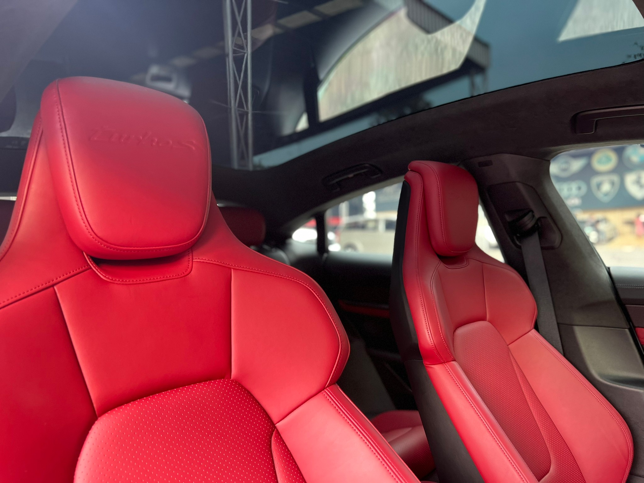 2021 Porsche TAYCAN TURBO S สีขาว (รูปที่ 12)
