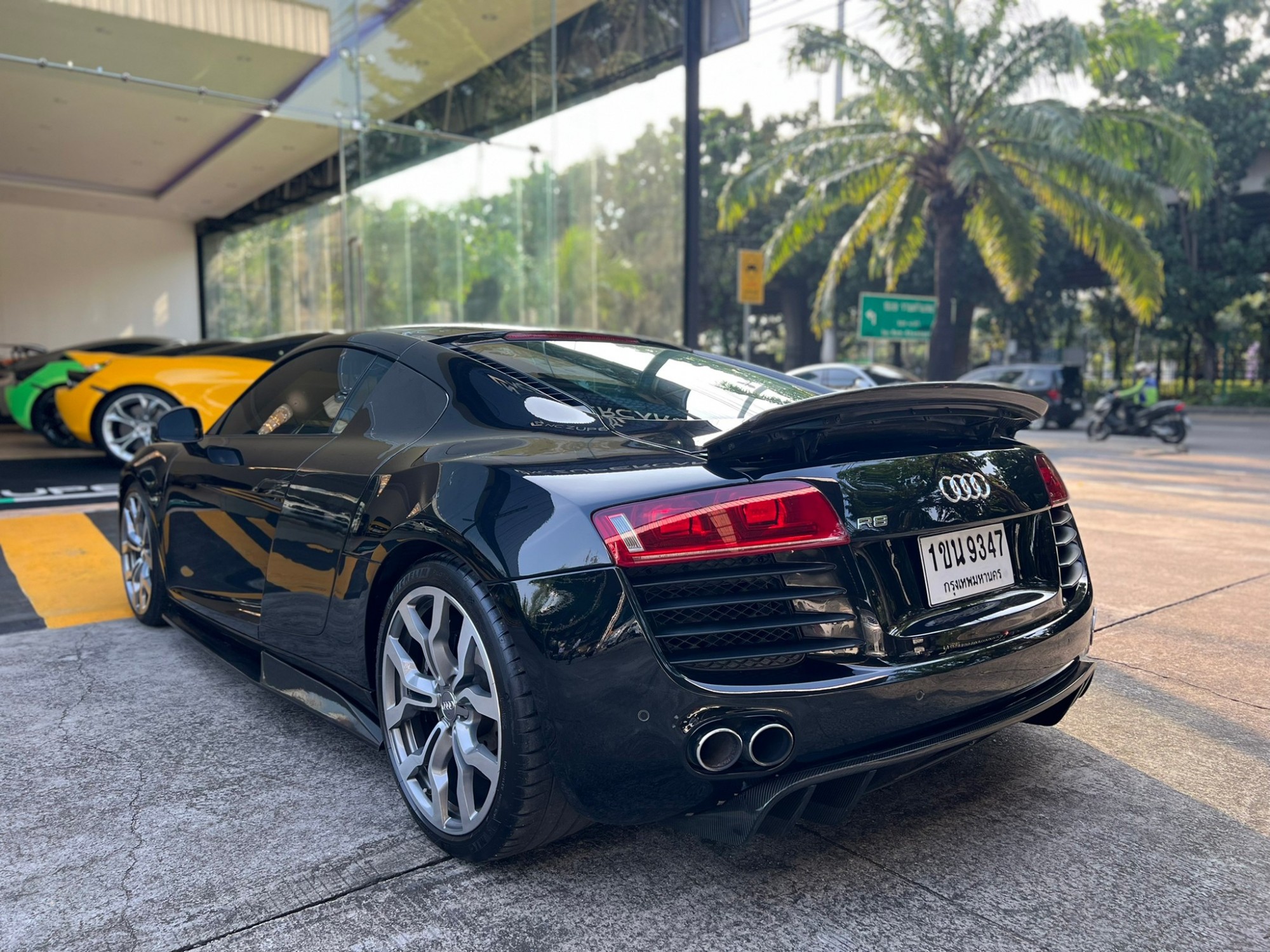 2012 Audi R8 V8 coupe สีดำ (รูปที่ 6)