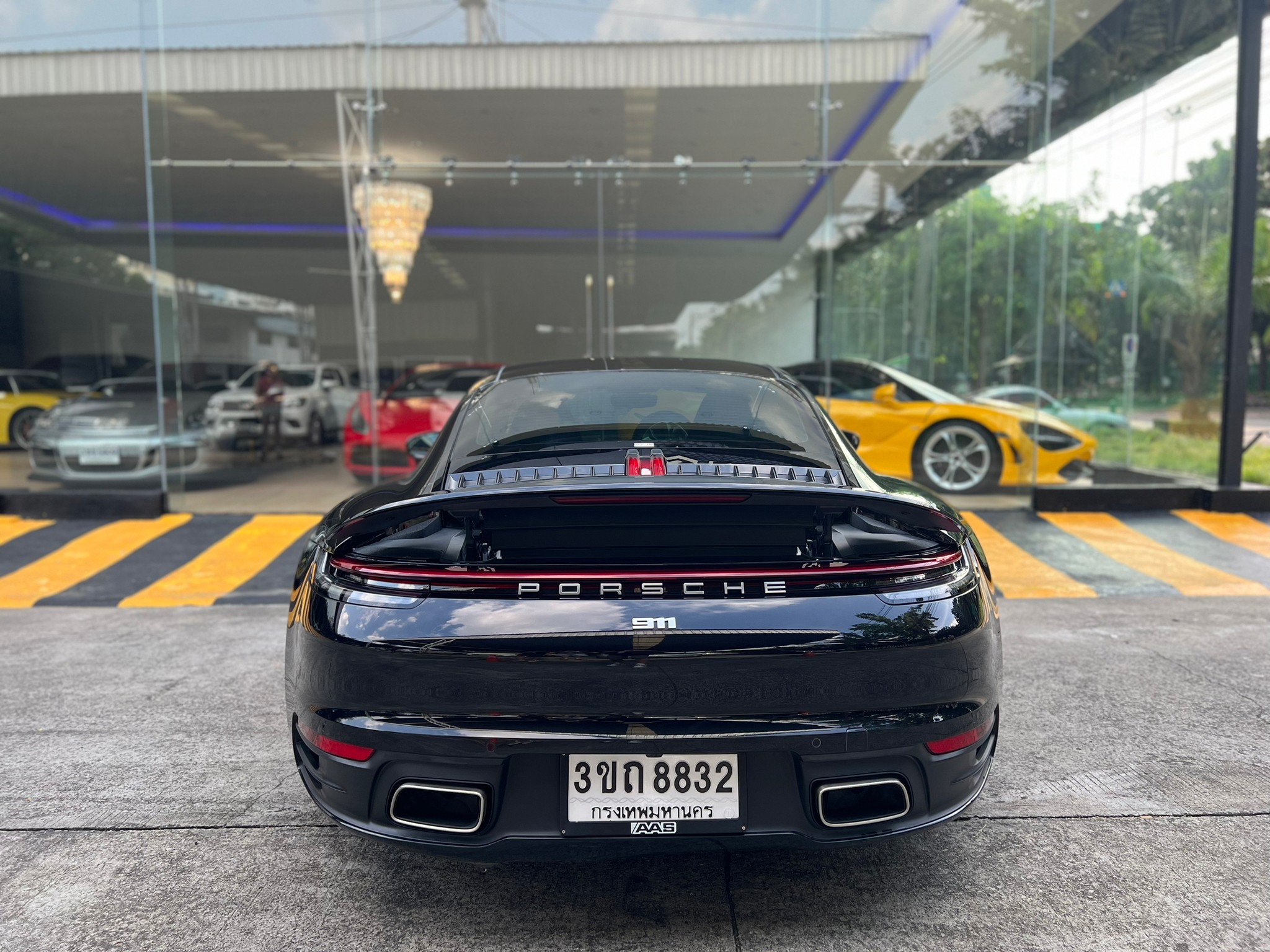 2021 Porsche Carrera 992 coupe สีดำ