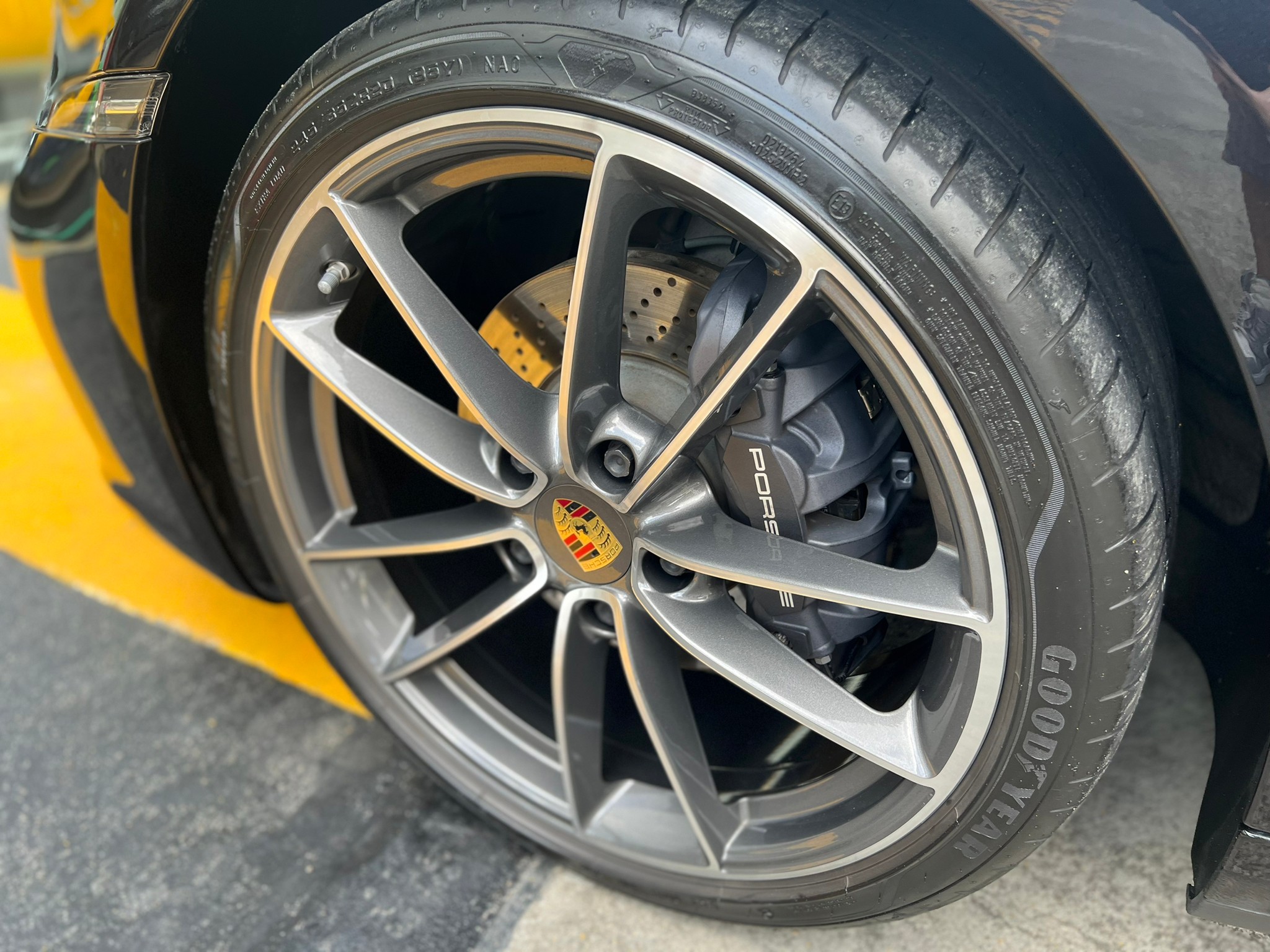 2021 Porsche Carrera 992 coupe สีดำ (รูปที่ 8)