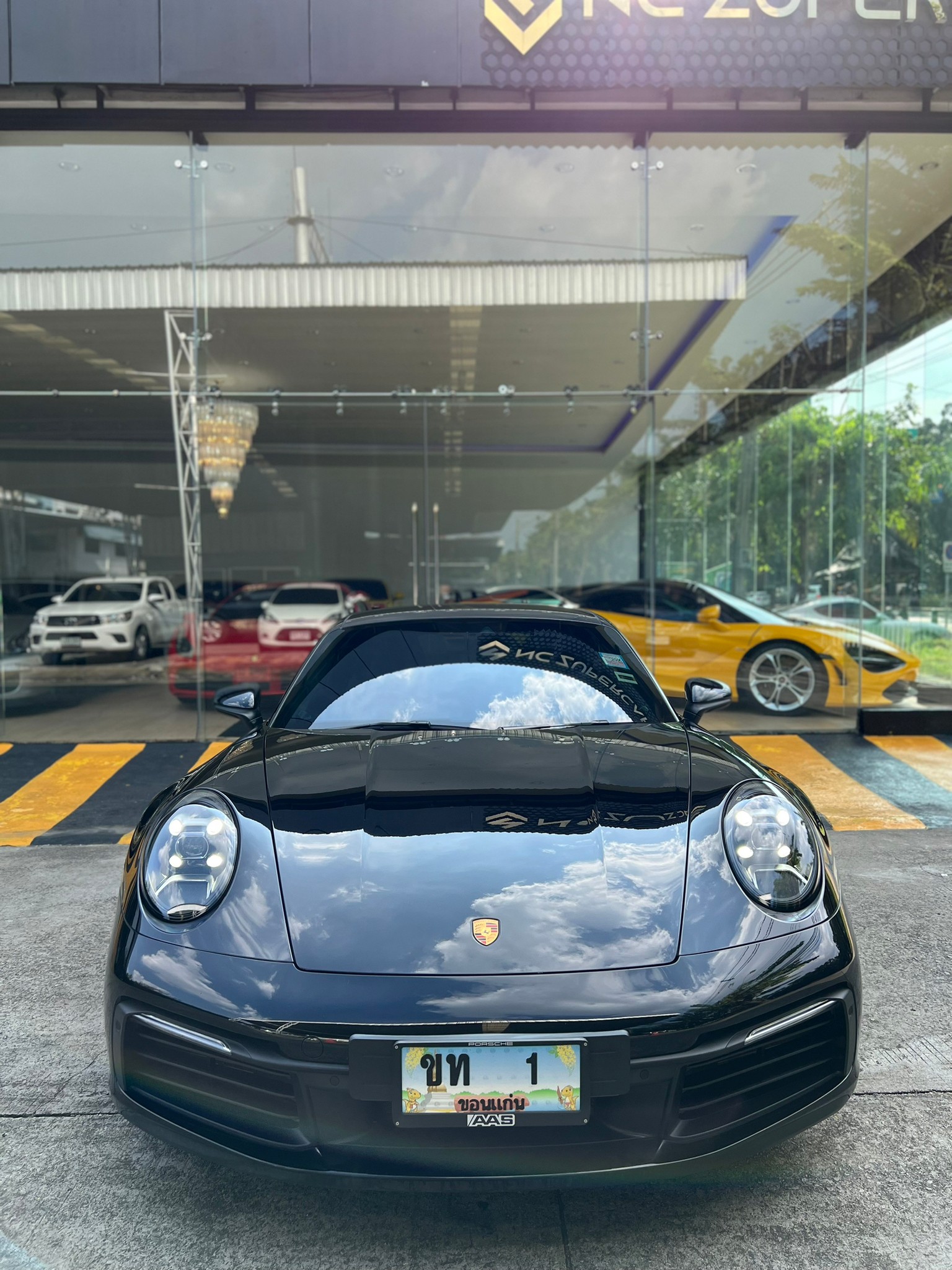 2021 Porsche Carrera 992 coupe สีดำ (รูปที่ 3)