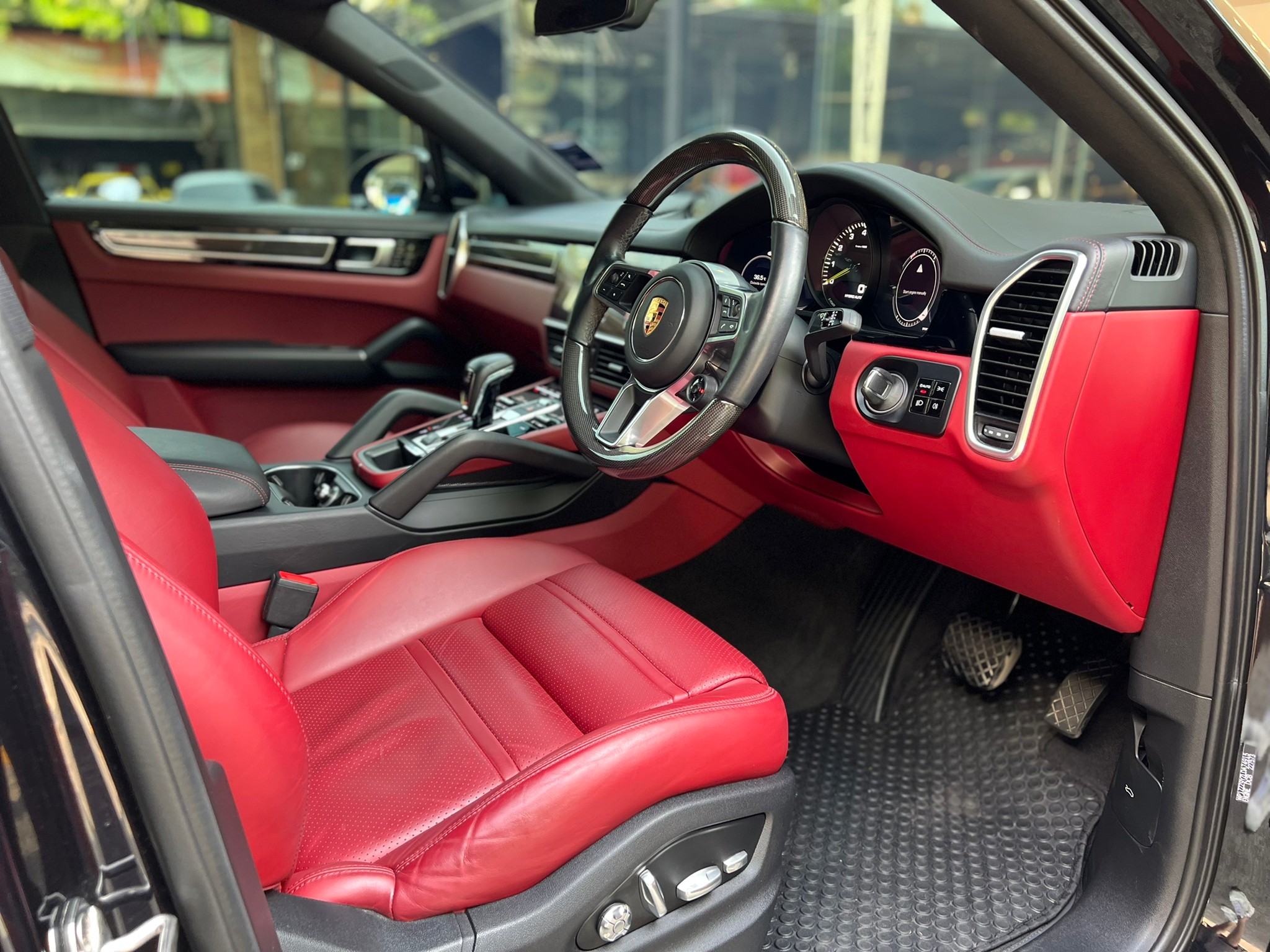 2018 Porsche Cayenne E-Hybrid สีดำ (รูปที่ 6)