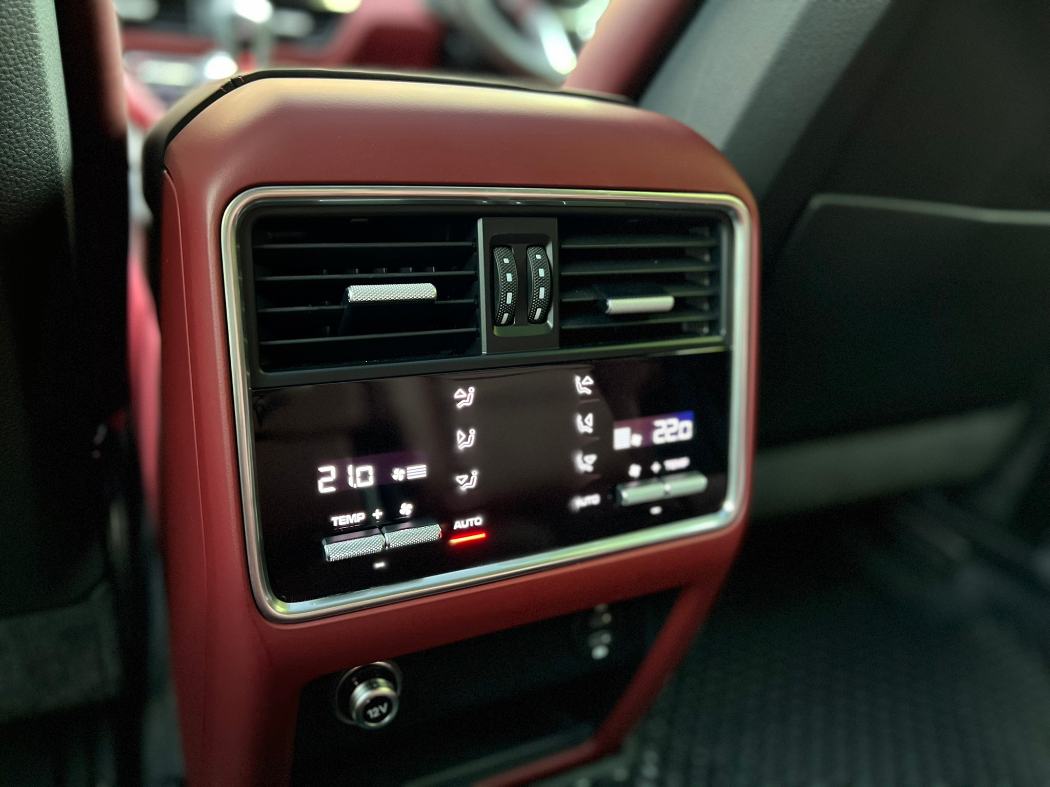 2018 Porsche Cayenne E-Hybrid สีดำ (รูปที่ 11)