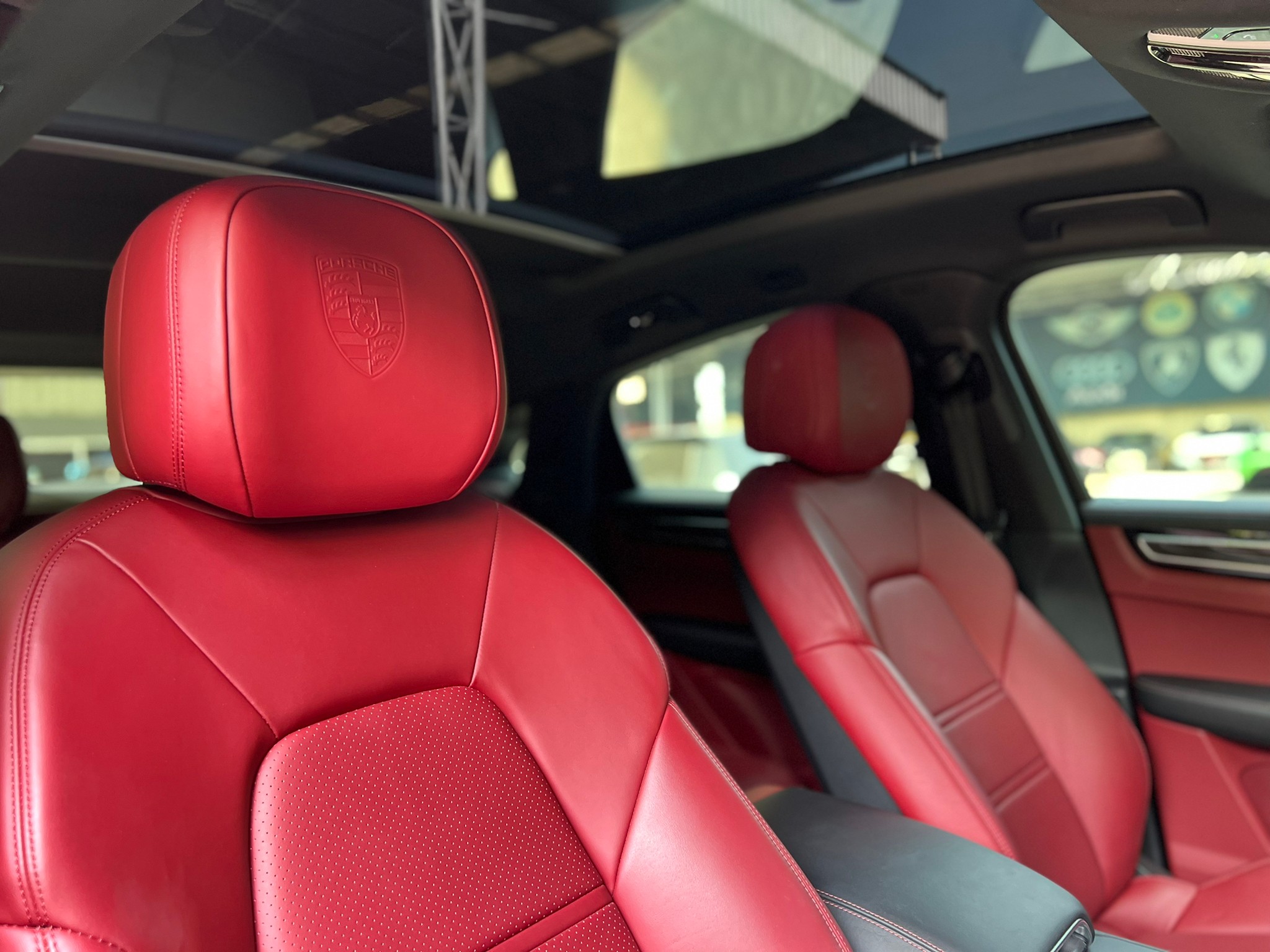 2018 Porsche Cayenne E-Hybrid สีดำ (รูปที่ 20)