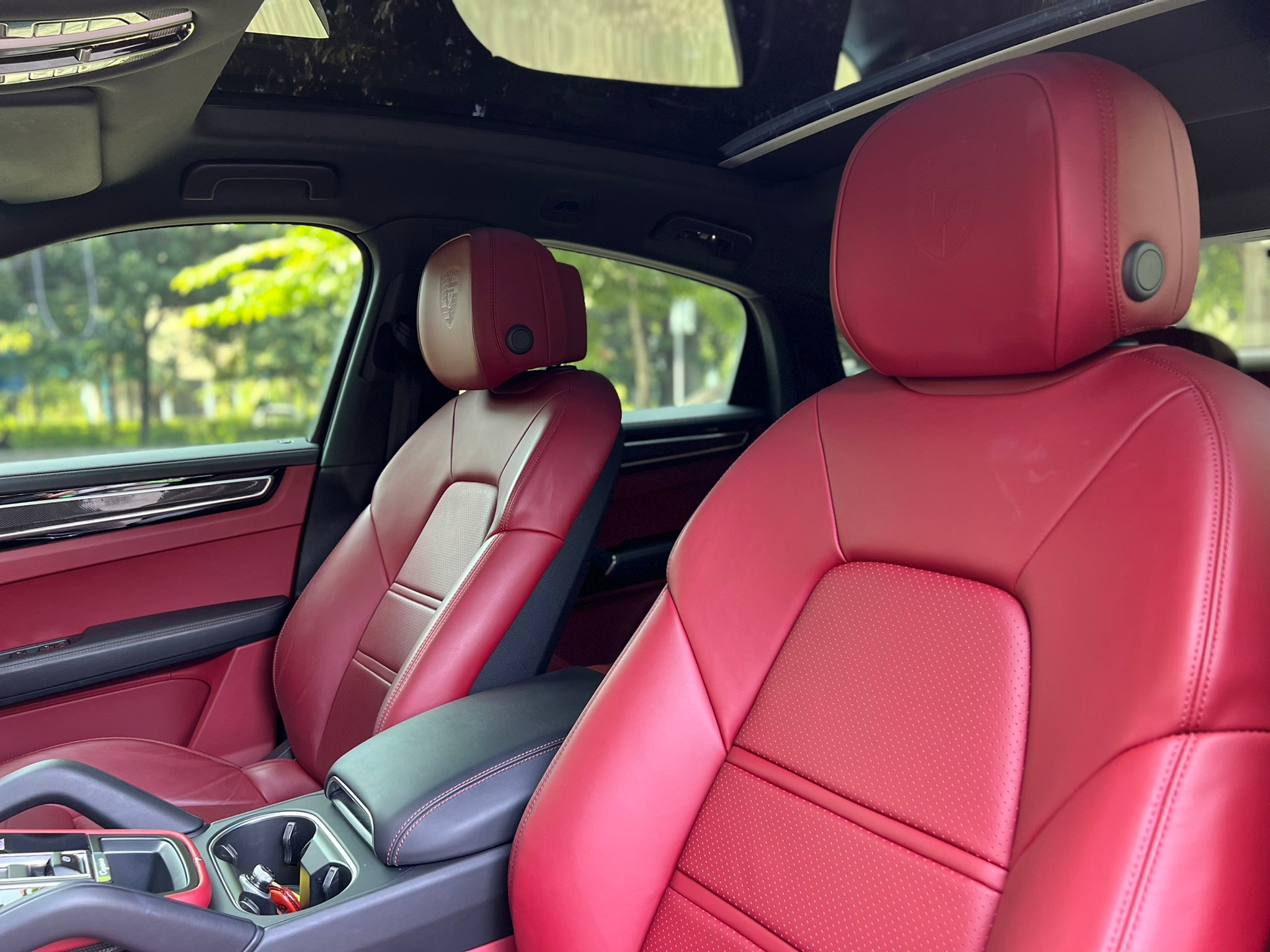 2018 Porsche Cayenne E-Hybrid สีดำ (รูปที่ 10)