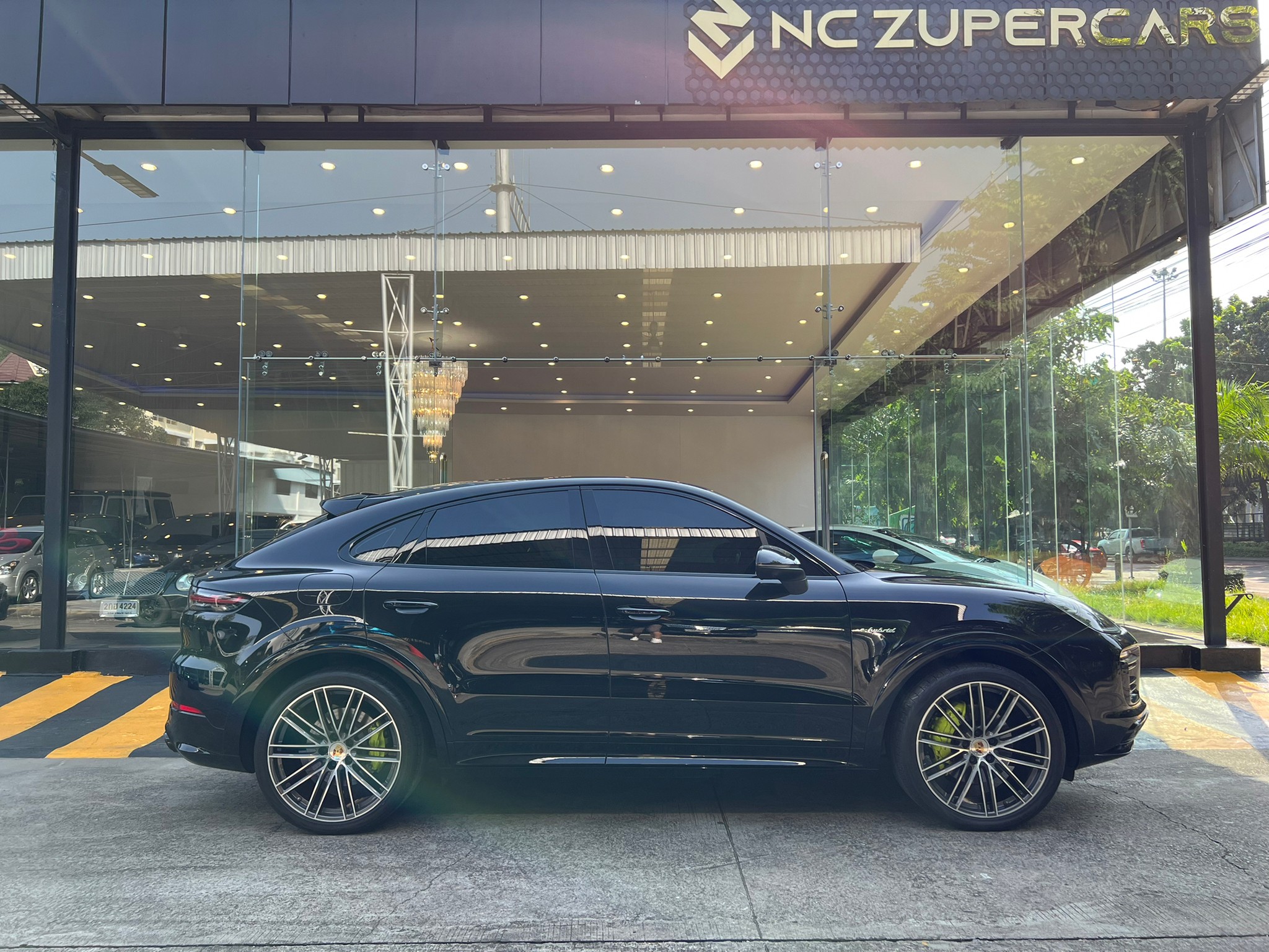 2018 Porsche Cayenne E-Hybrid สีดำ (รูปที่ 2)