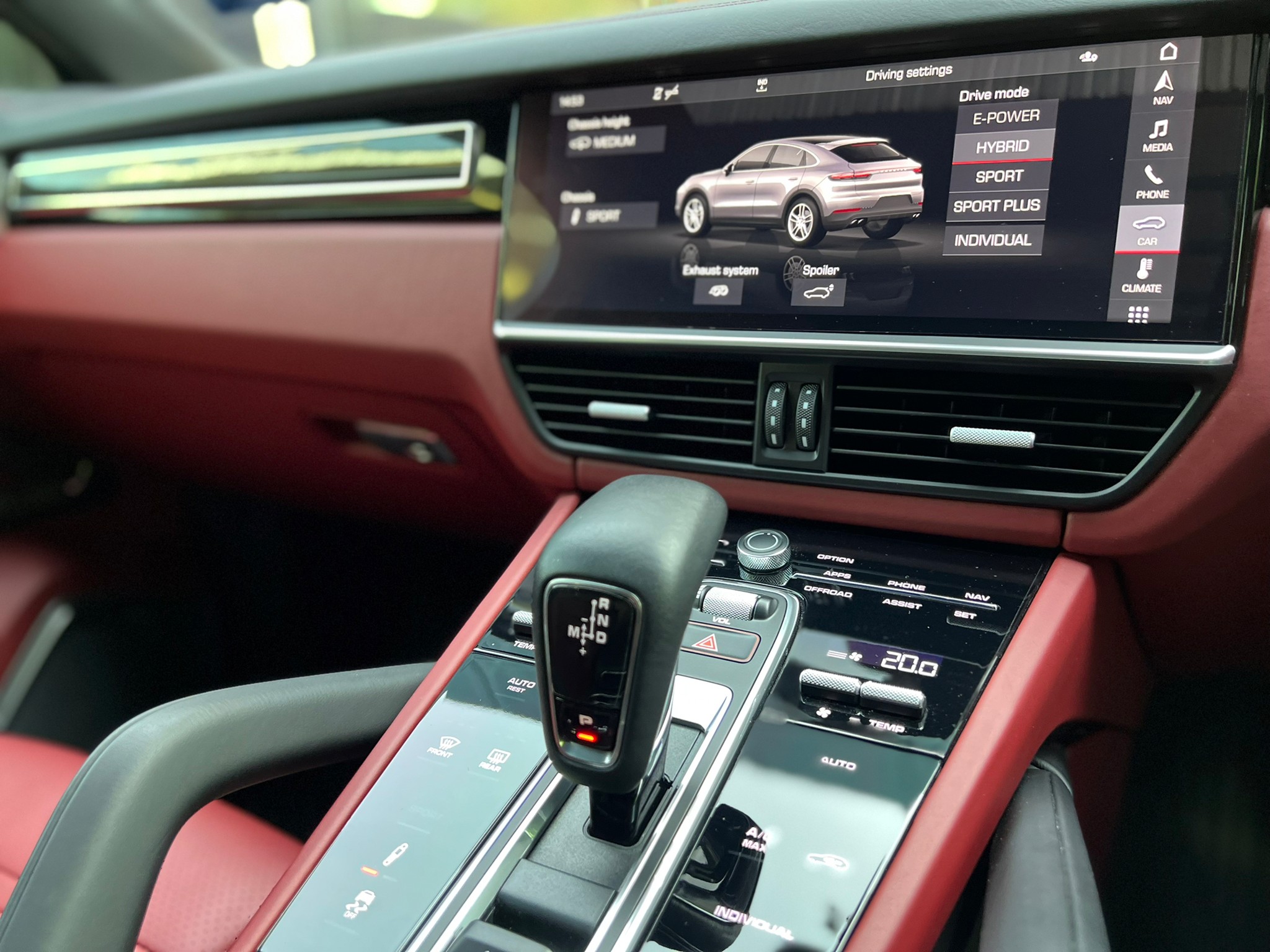 2018 Porsche Cayenne E-Hybrid สีดำ (รูปที่ 9)