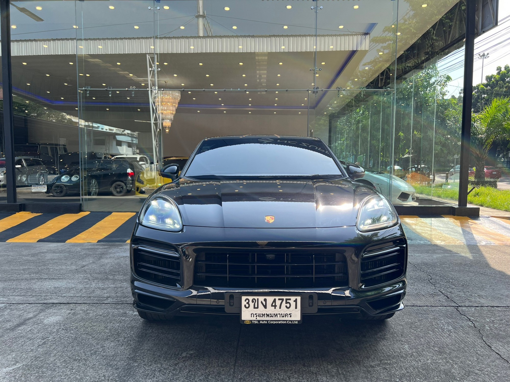 2018 Porsche Cayenne E-Hybrid สีดำ (รูปที่ 3)