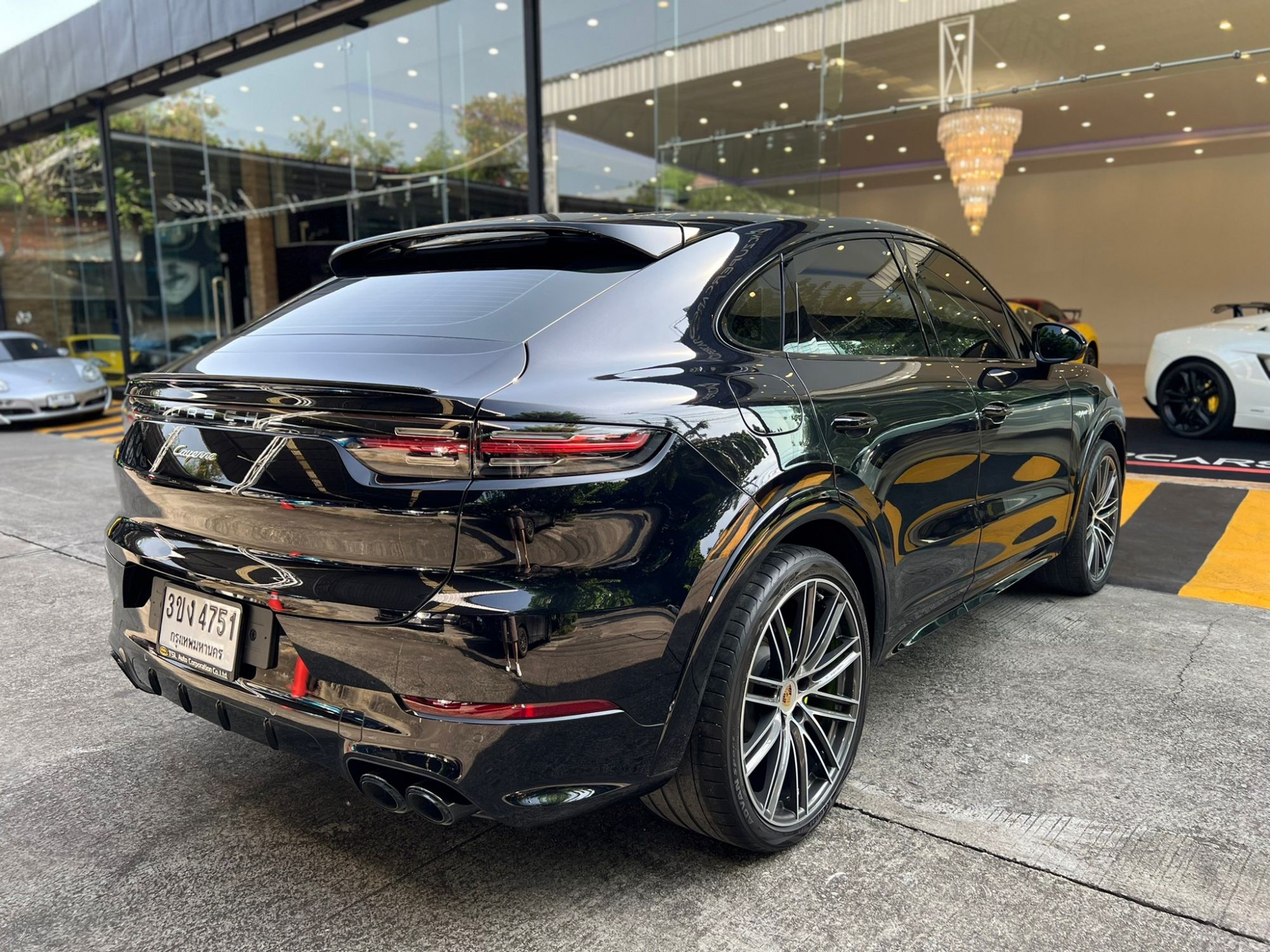 2018 Porsche Cayenne E-Hybrid สีดำ (รูปที่ 5)