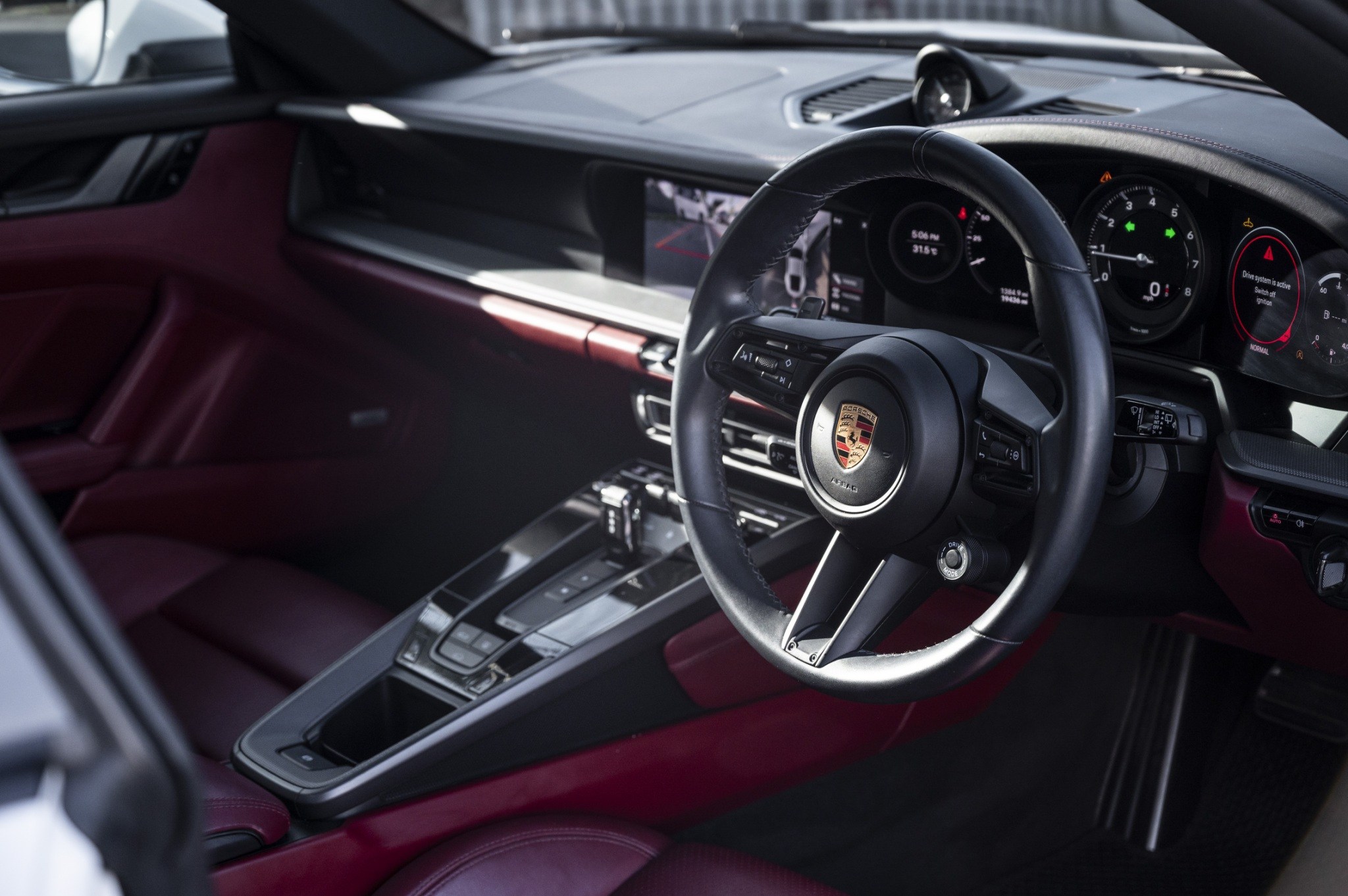 2019 Porsche 992 Carera S สีขาว (รูปที่ 19)