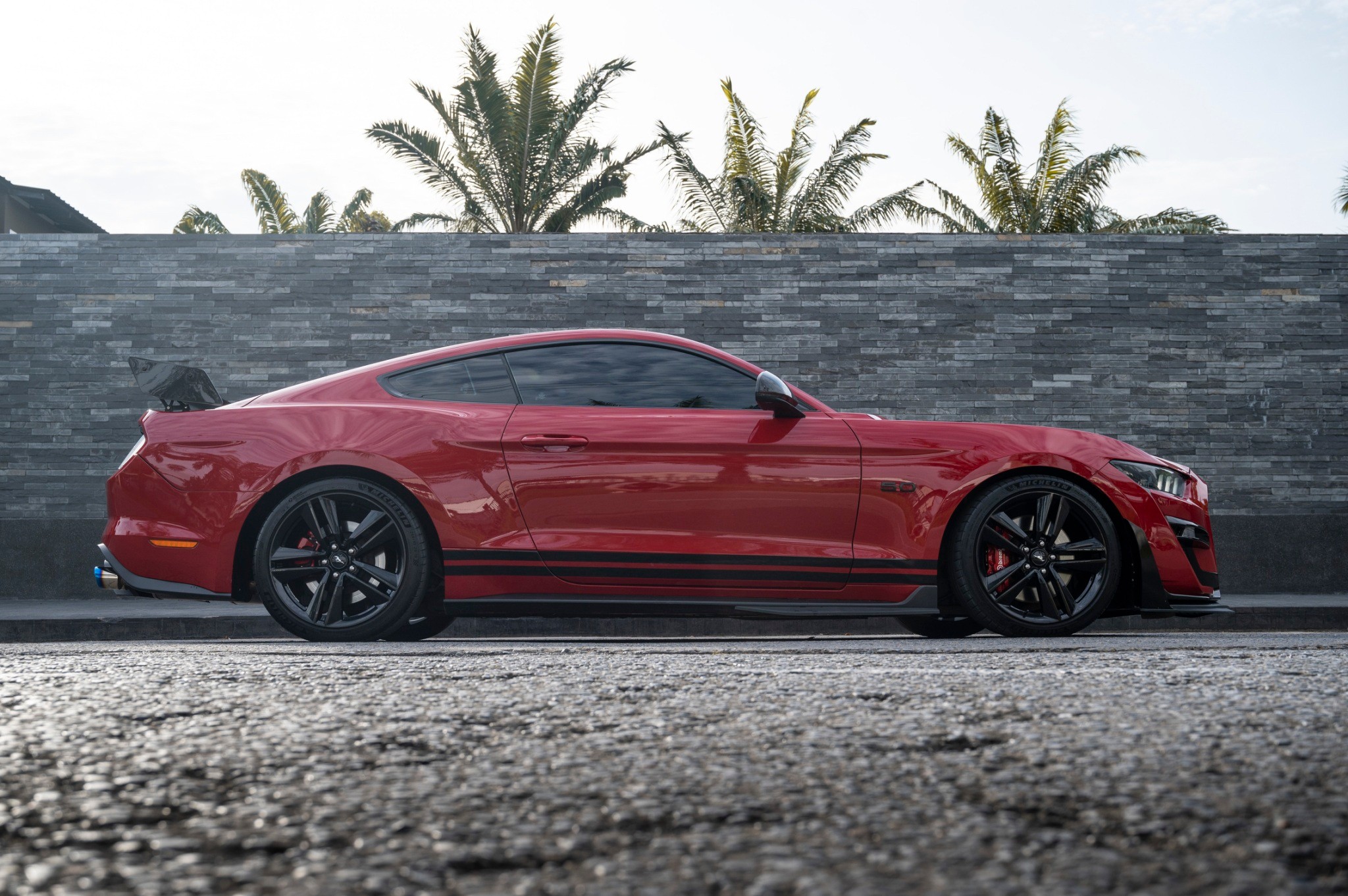 2016 Ford Mustang สีแดง (รูปที่ 19)