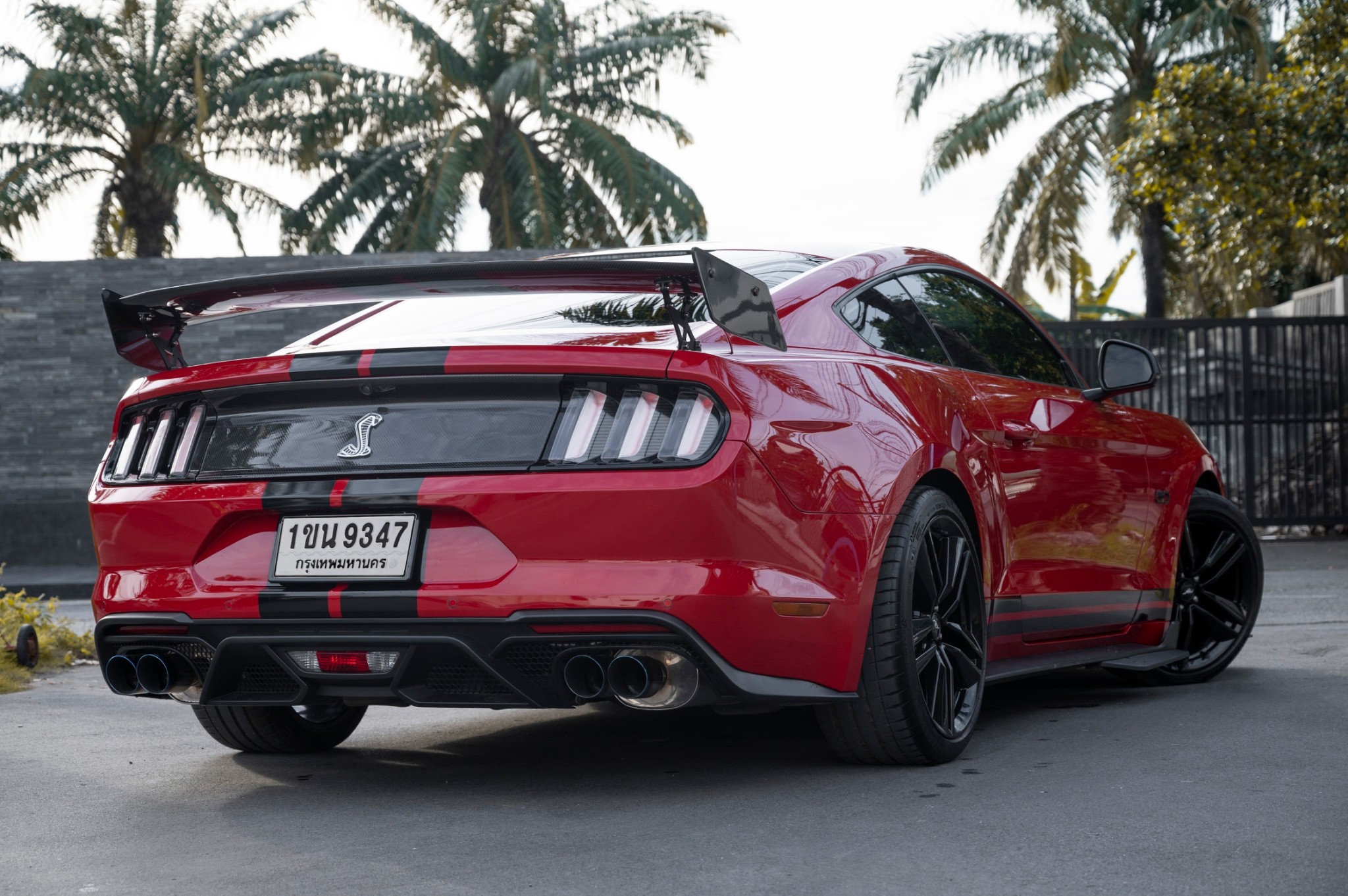 2016 Ford Mustang สีแดง (รูปที่ 4)