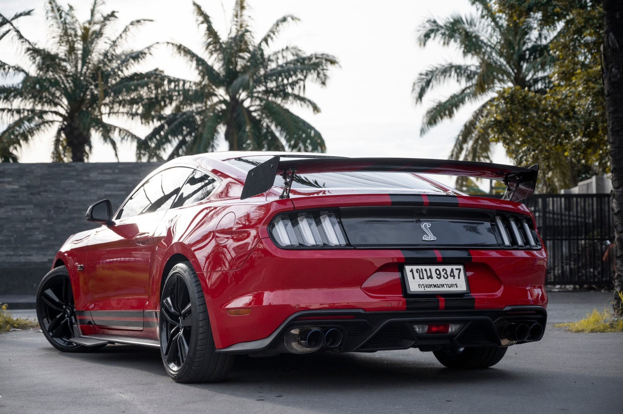 2016 Ford Mustang สีแดง (รูปที่ 5)