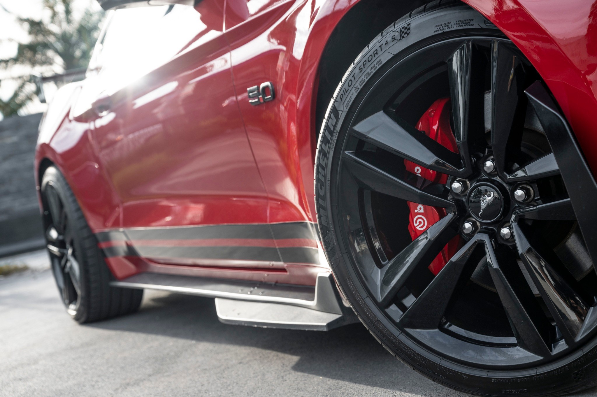 2016 Ford Mustang สีแดง (รูปที่ 8)