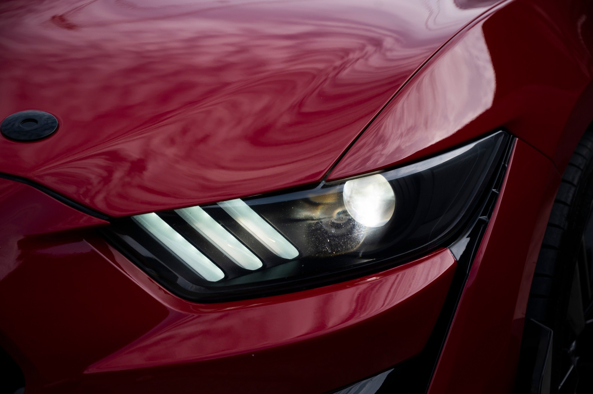 2016 Ford Mustang สีแดง (รูปที่ 9)