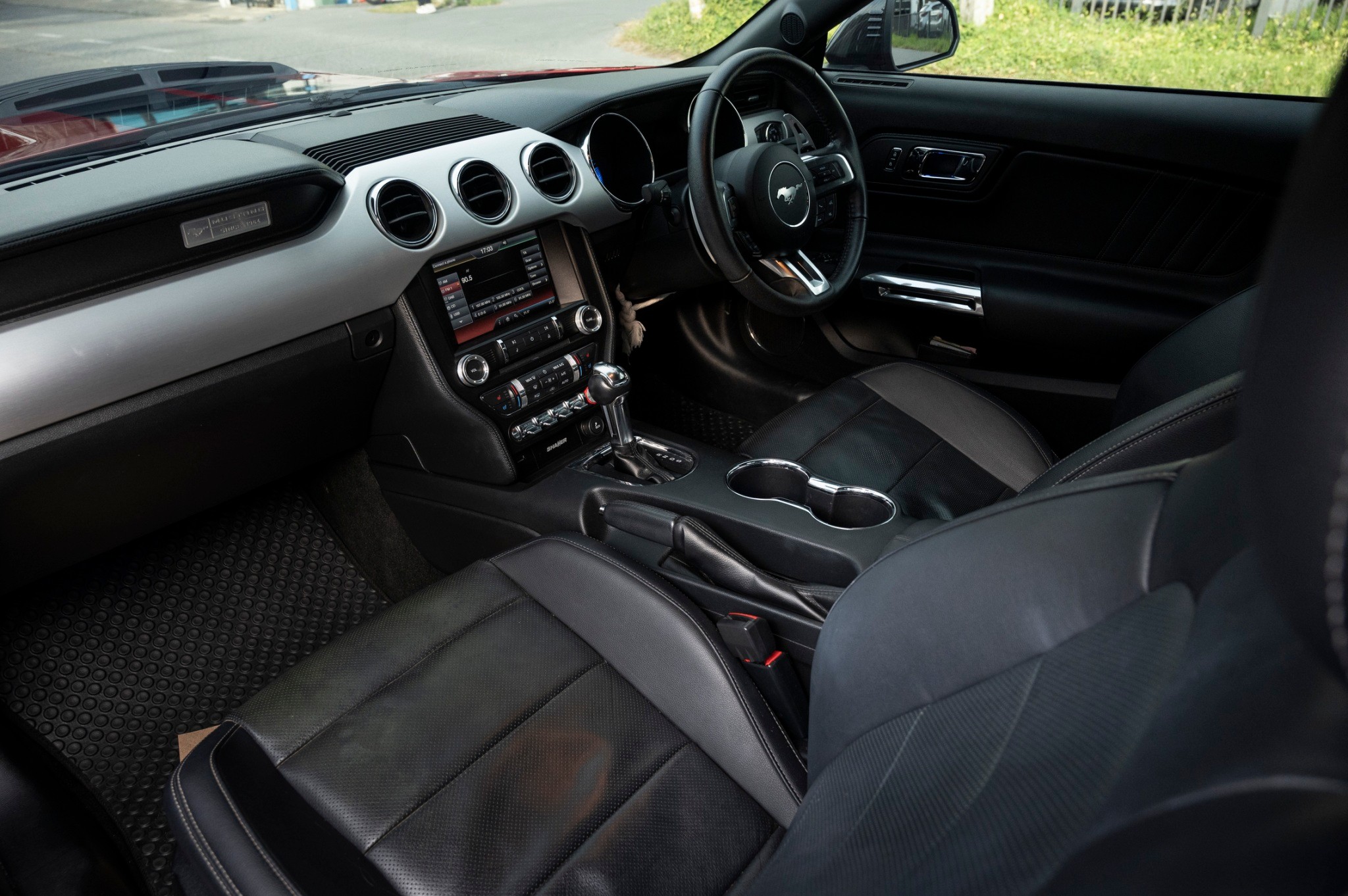 2016 Ford Mustang สีแดง (รูปที่ 11)