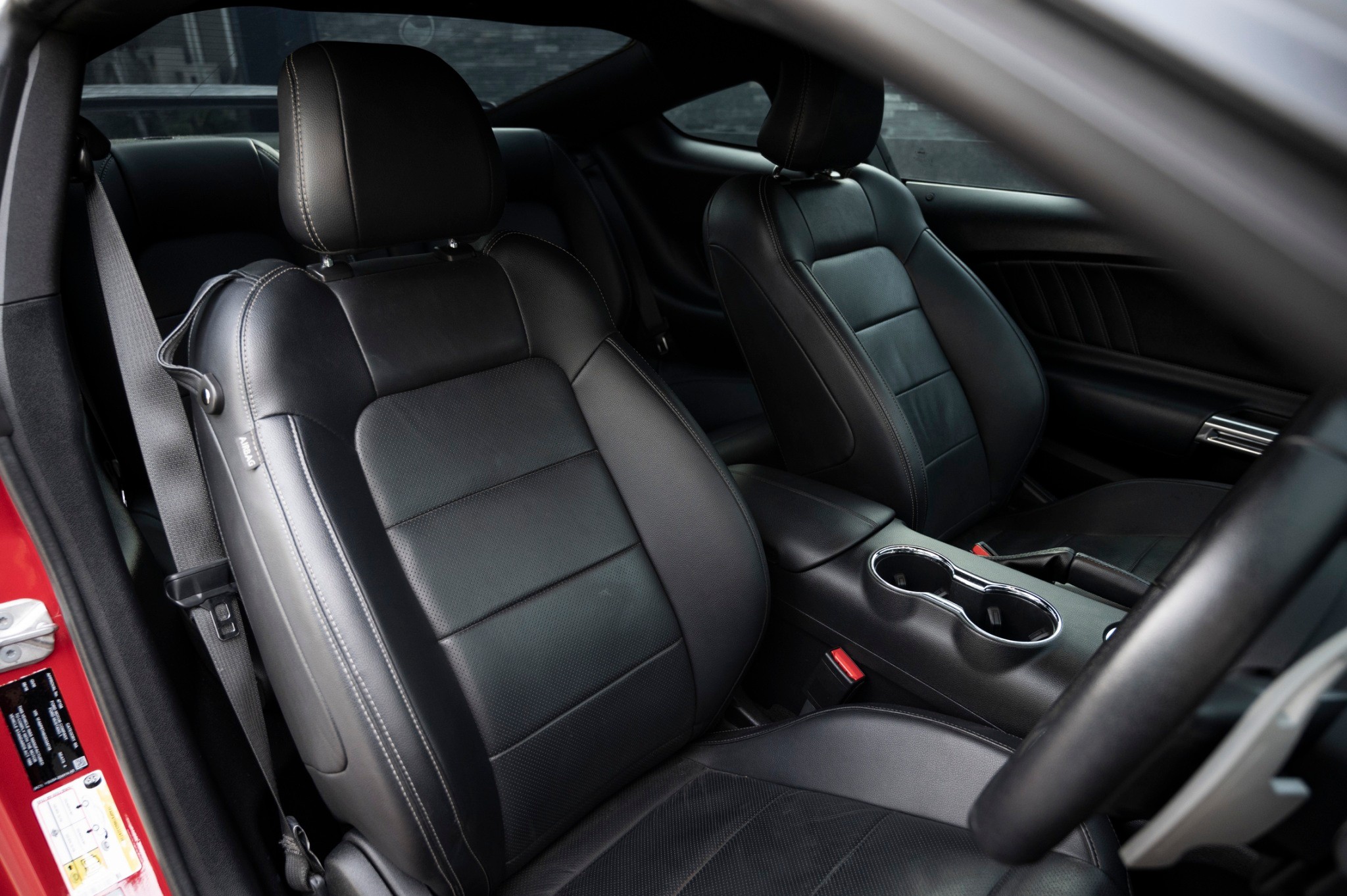 2016 Ford Mustang สีแดง (รูปที่ 16)
