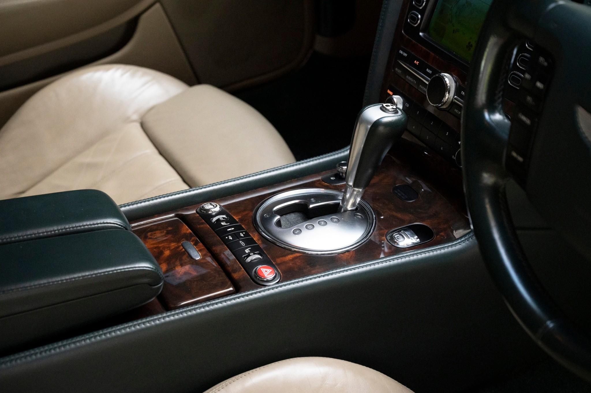 2012 Bentley Continental GT สีดำ (รูปที่ 11)