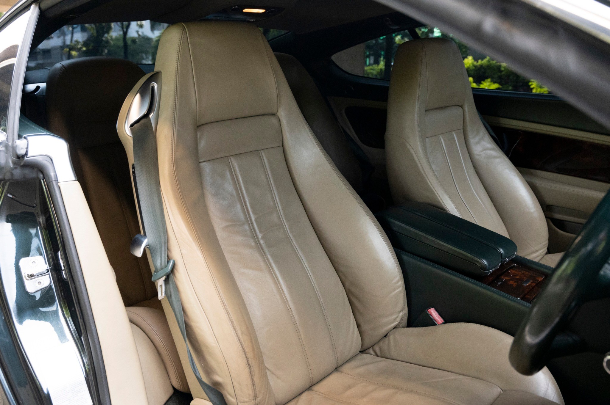 2012 Bentley Continental GT สีดำ (รูปที่ 17)