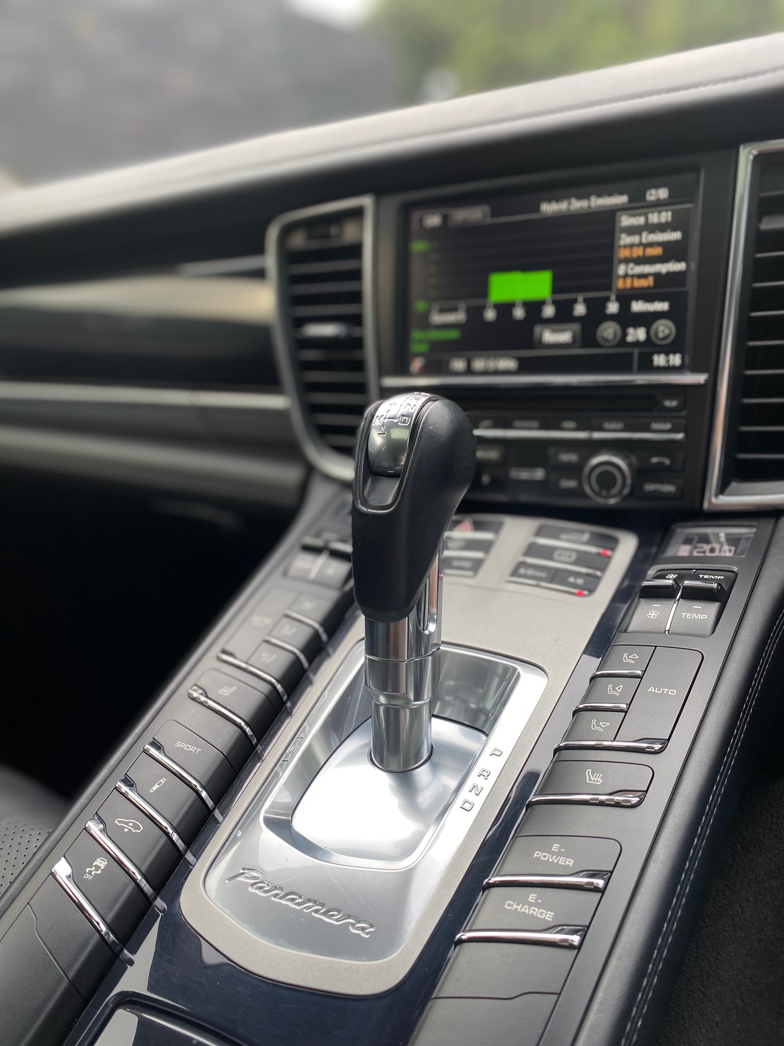 2014 Porsche Panamera E-Hybrid สีดำ (รูปที่ 13)