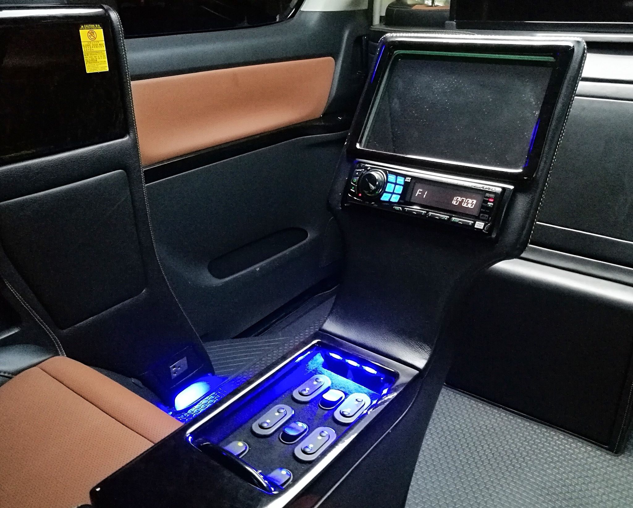 2014 Toyota Vellfire สีดำ (รูปที่ 15)