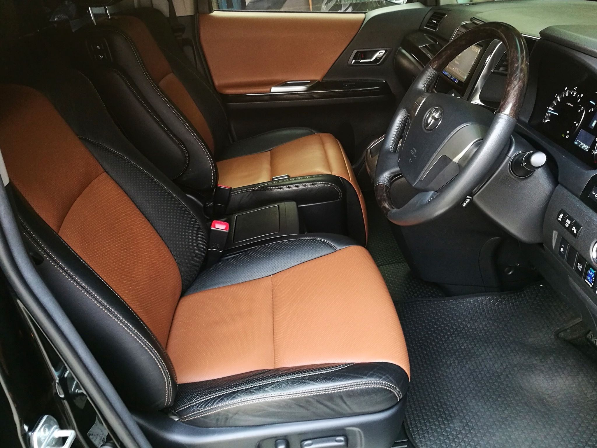 2014 Toyota Vellfire สีดำ (รูปที่ 10)