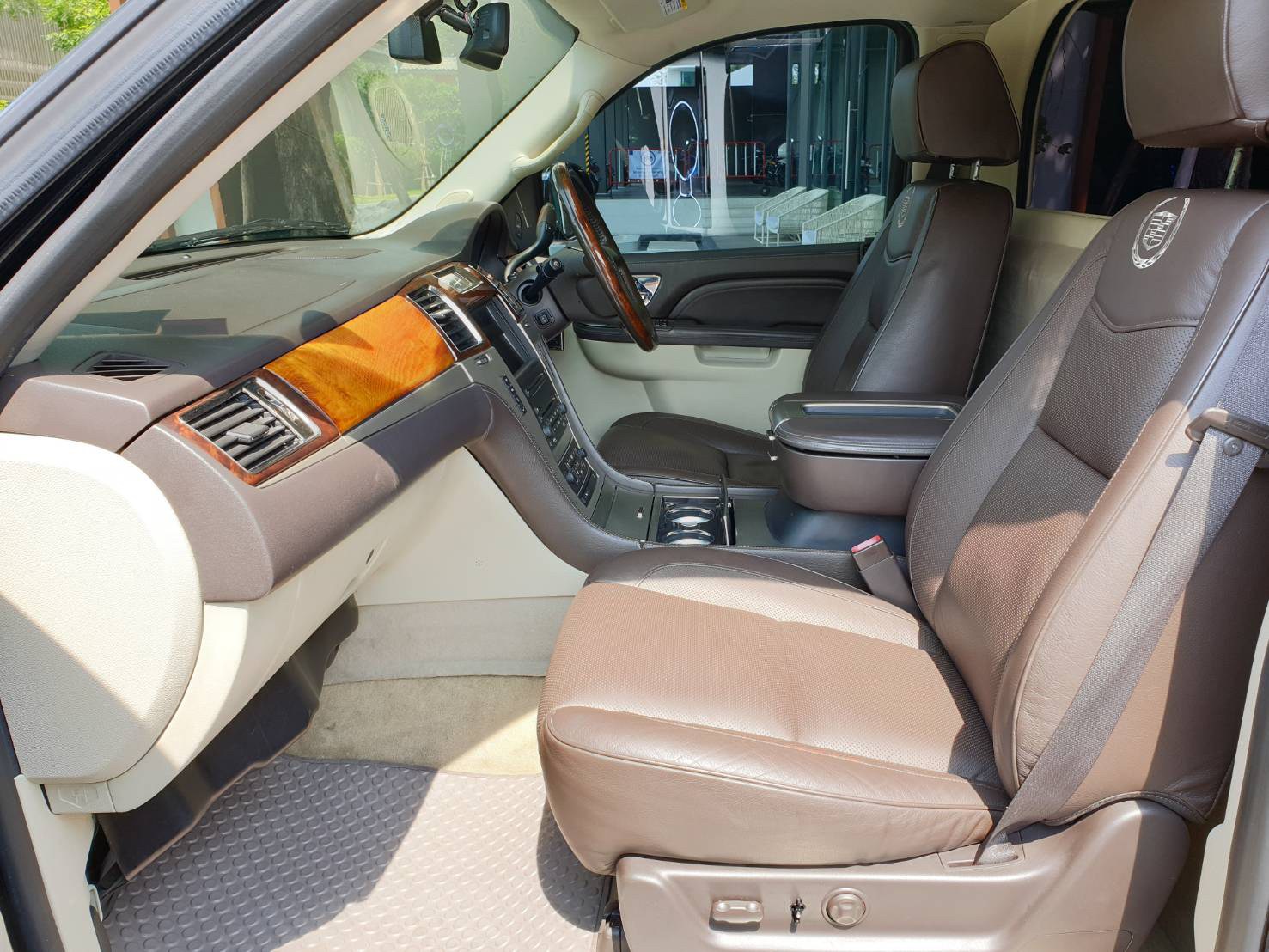 2020 Citroen CADILLAC ESCARADE 6.2 L VIP สีดำ (รูปที่ 8)