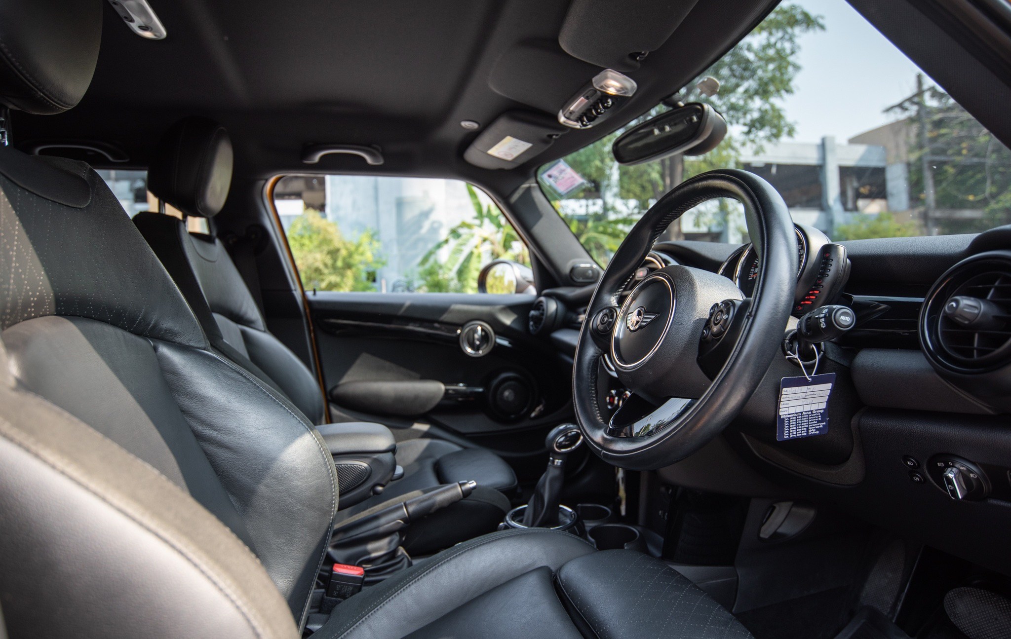 2022 Mini COOPER S 5-TURER RHD สีส้ม (รูปที่ 17)