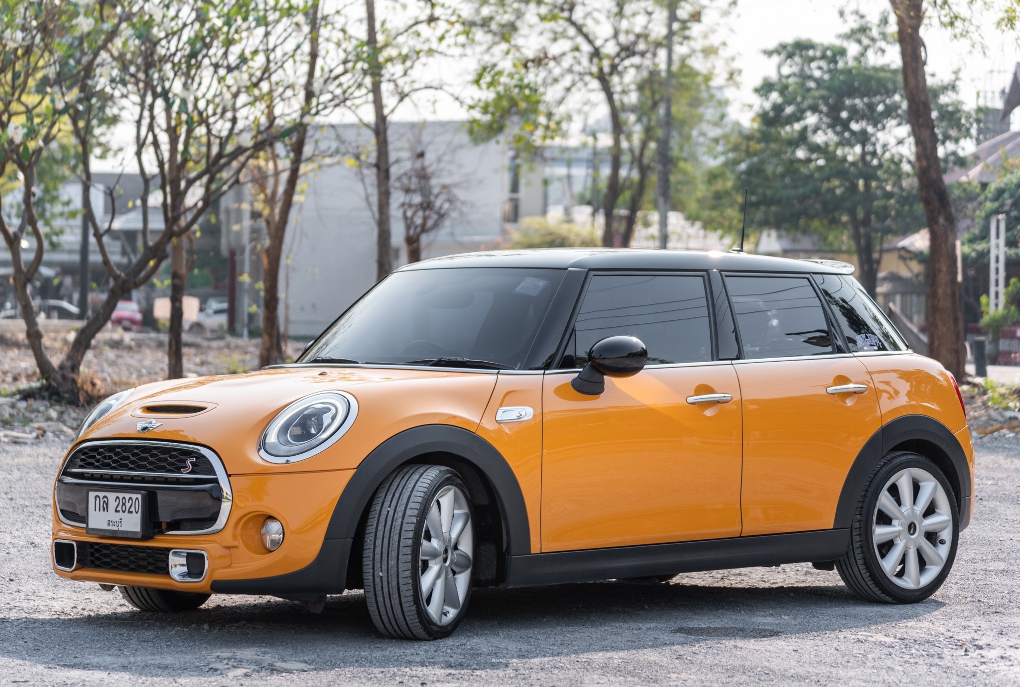 2022 Mini COOPER S 5-TURER RHD สีส้ม