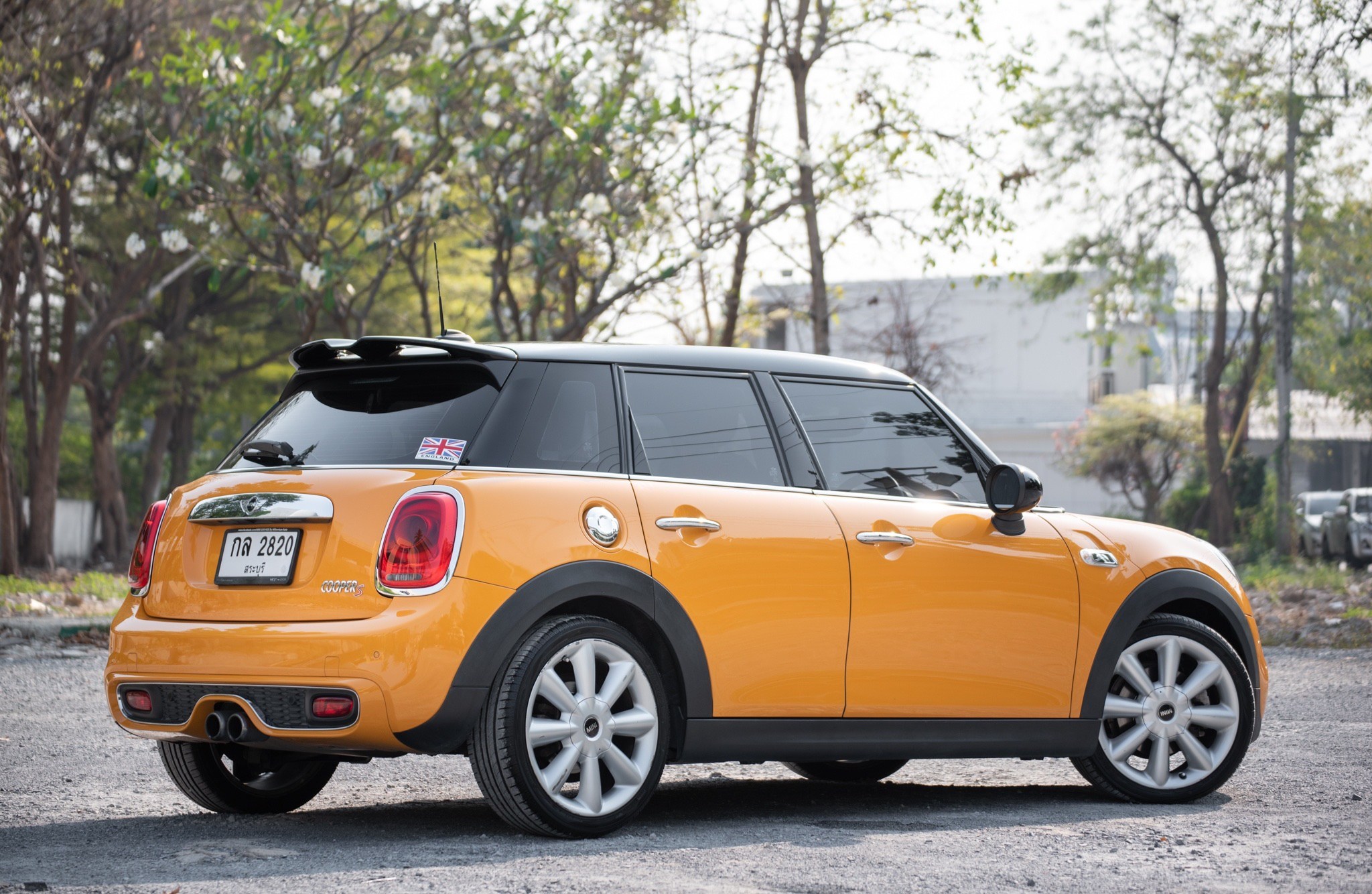 2022 Mini COOPER S 5-TURER RHD สีส้ม