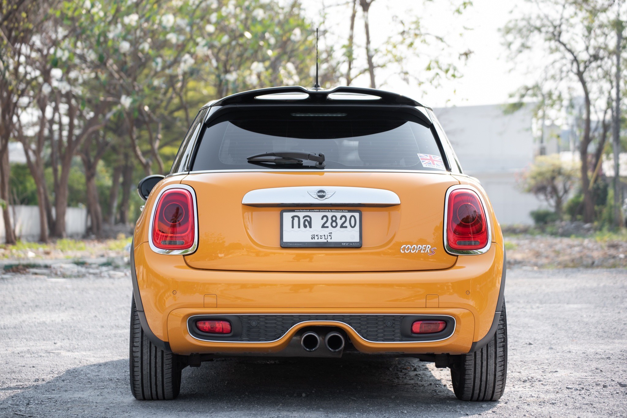 2022 Mini COOPER S 5-TURER RHD สีส้ม