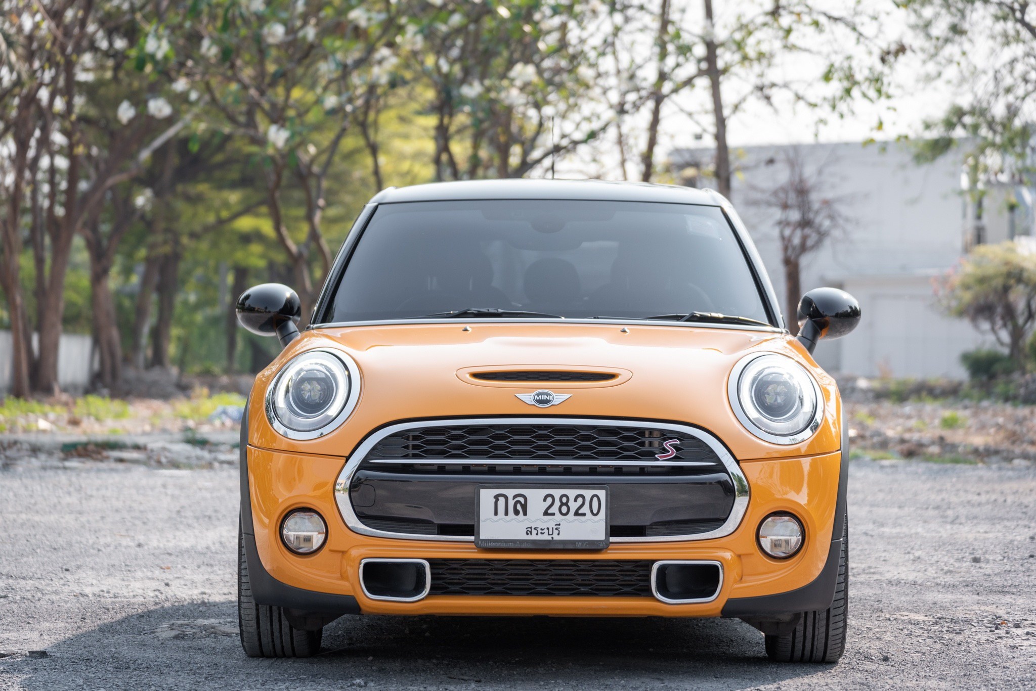 2022 Mini COOPER S 5-TURER RHD สีส้ม (รูปที่ 2)