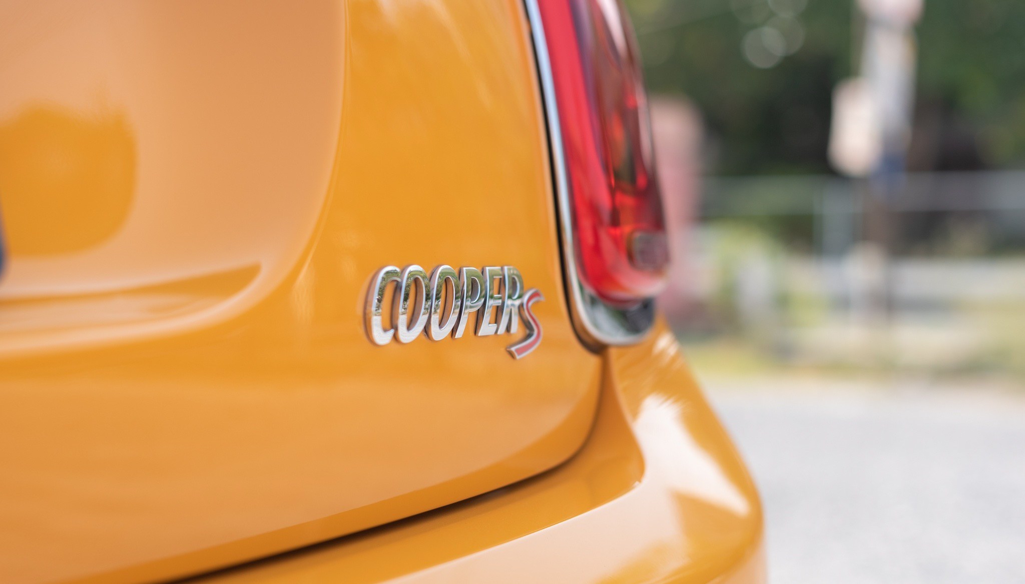 2022 Mini COOPER S 5-TURER RHD สีส้ม