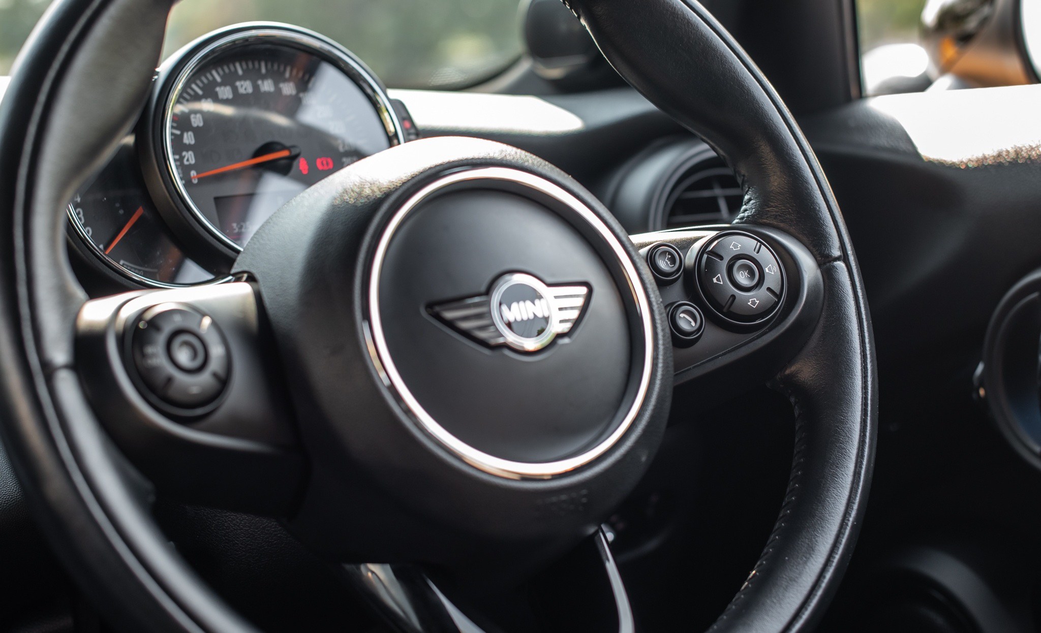2022 Mini COOPER S 5-TURER RHD สีส้ม (รูปที่ 14)