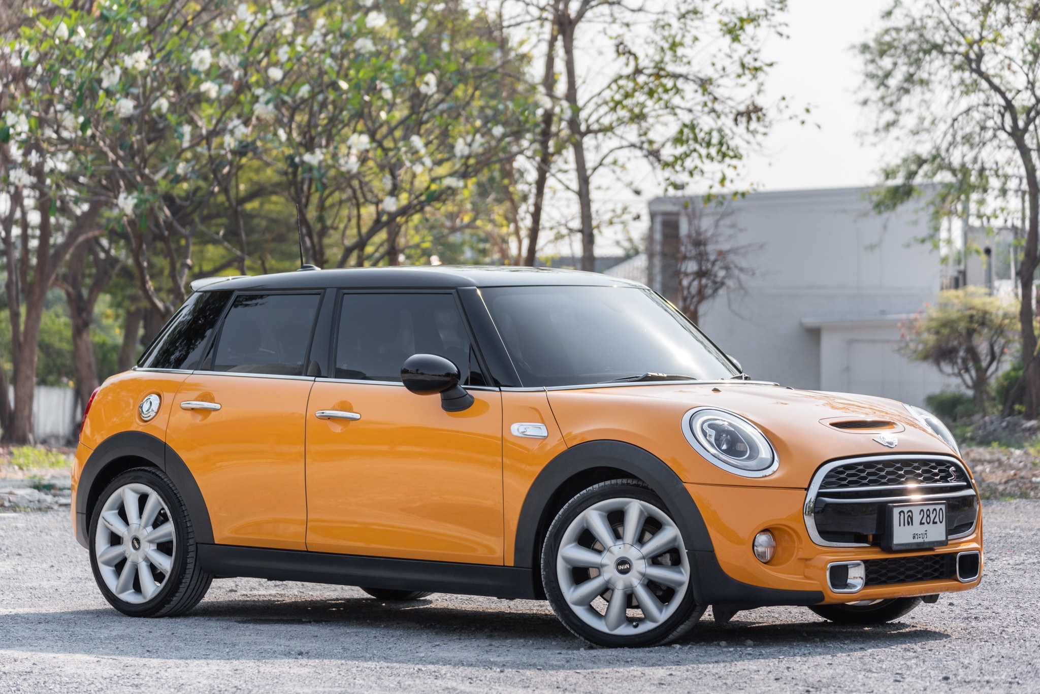2022 Mini COOPER S 5-TURER RHD สีส้ม (รูปที่ 3)
