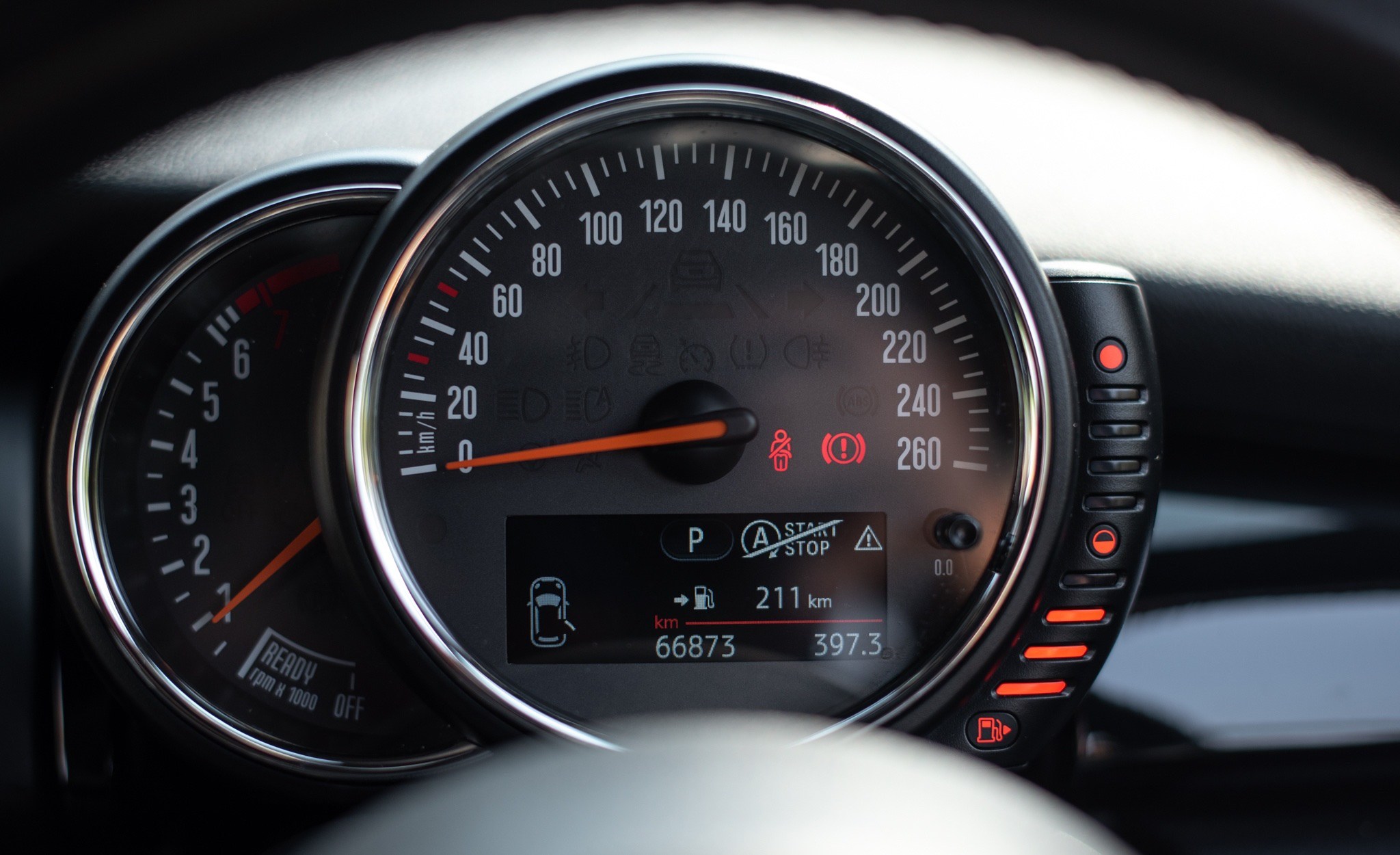 2022 Mini COOPER S 5-TURER RHD สีส้ม (รูปที่ 15)