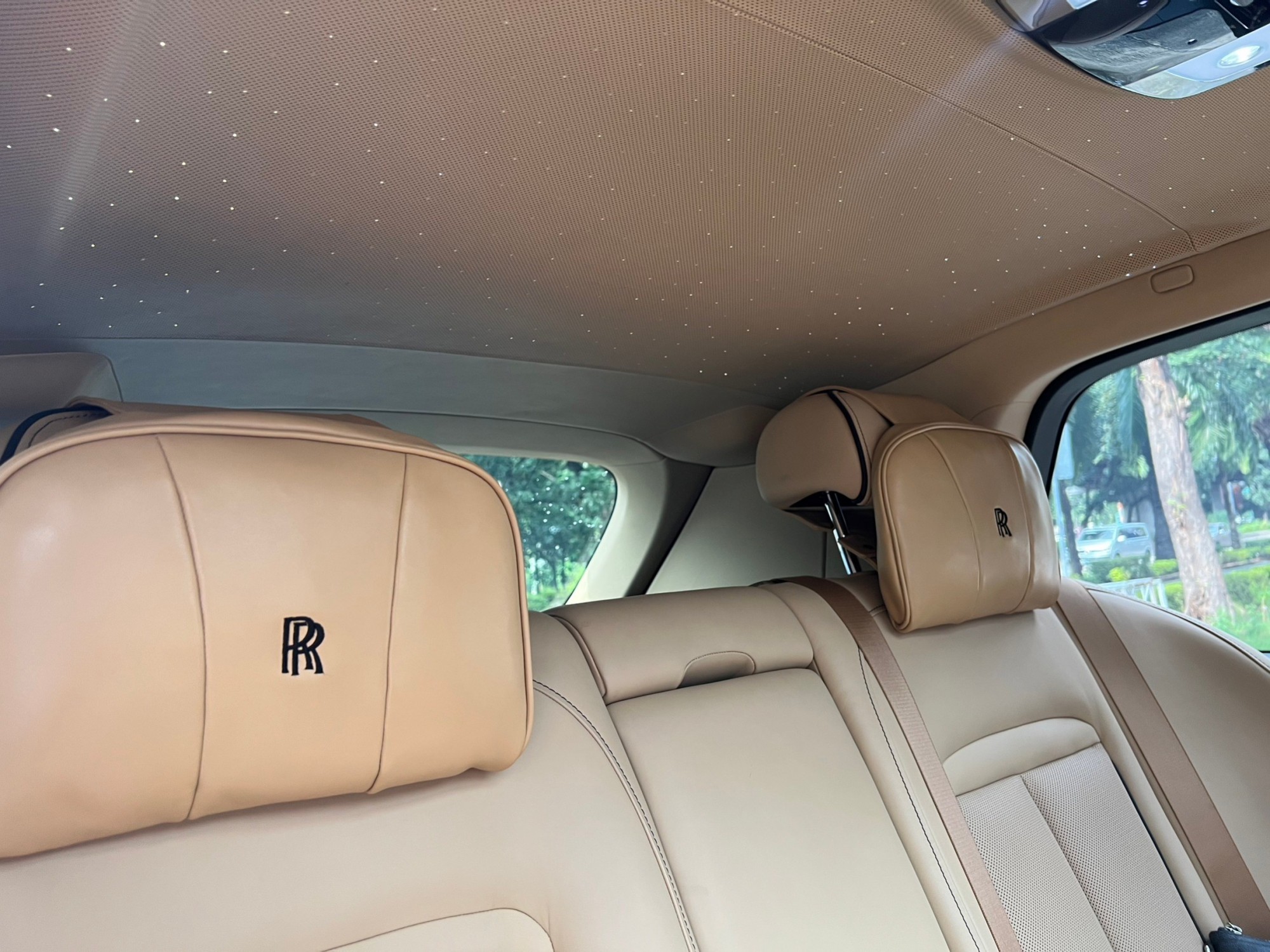2021 Rolls-Royce Cullinan สีดำ (รูปที่ 12)