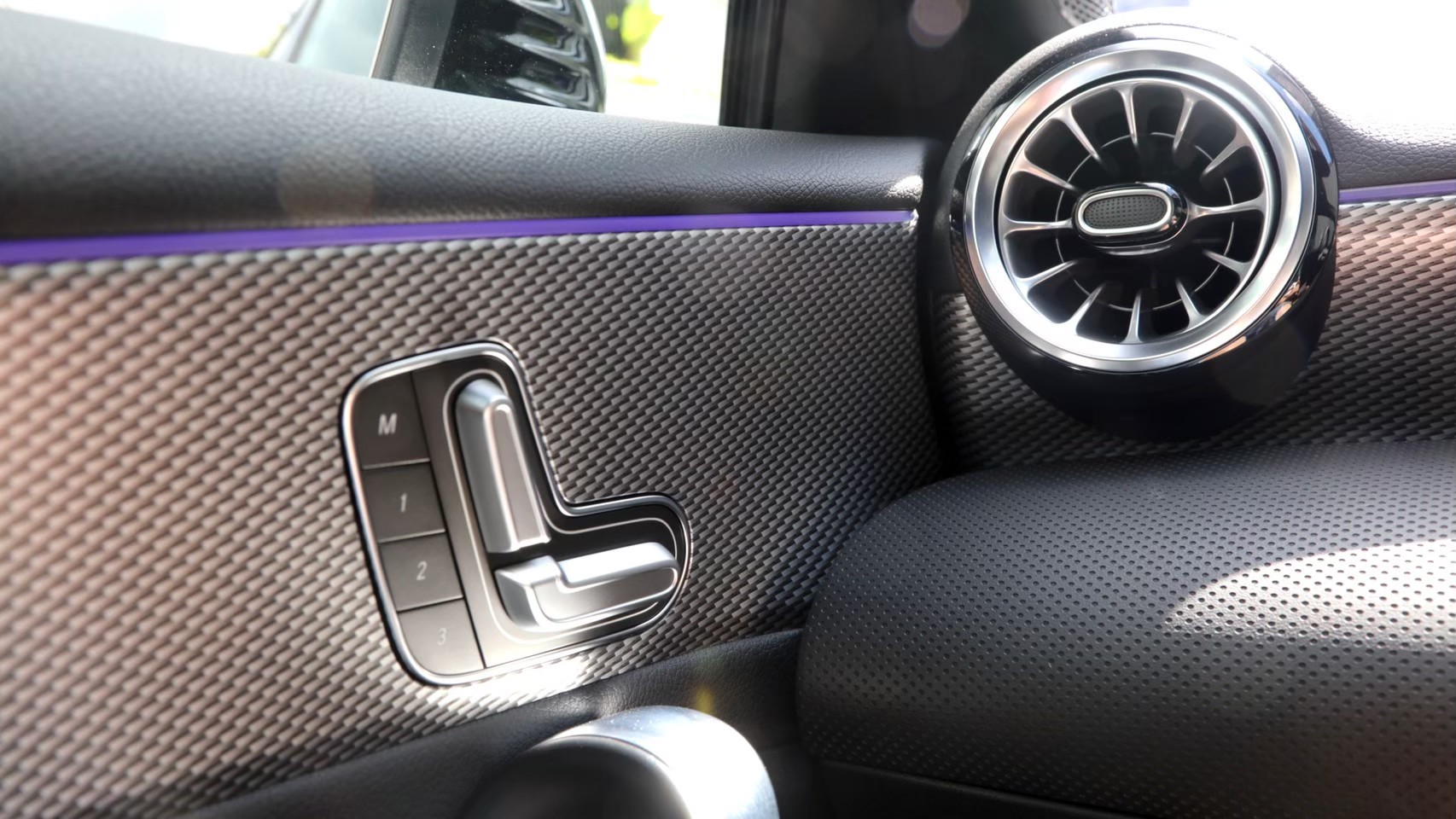 2022 Mercedes-Benz A-Class A200 สีดำ (รูปที่ 9)