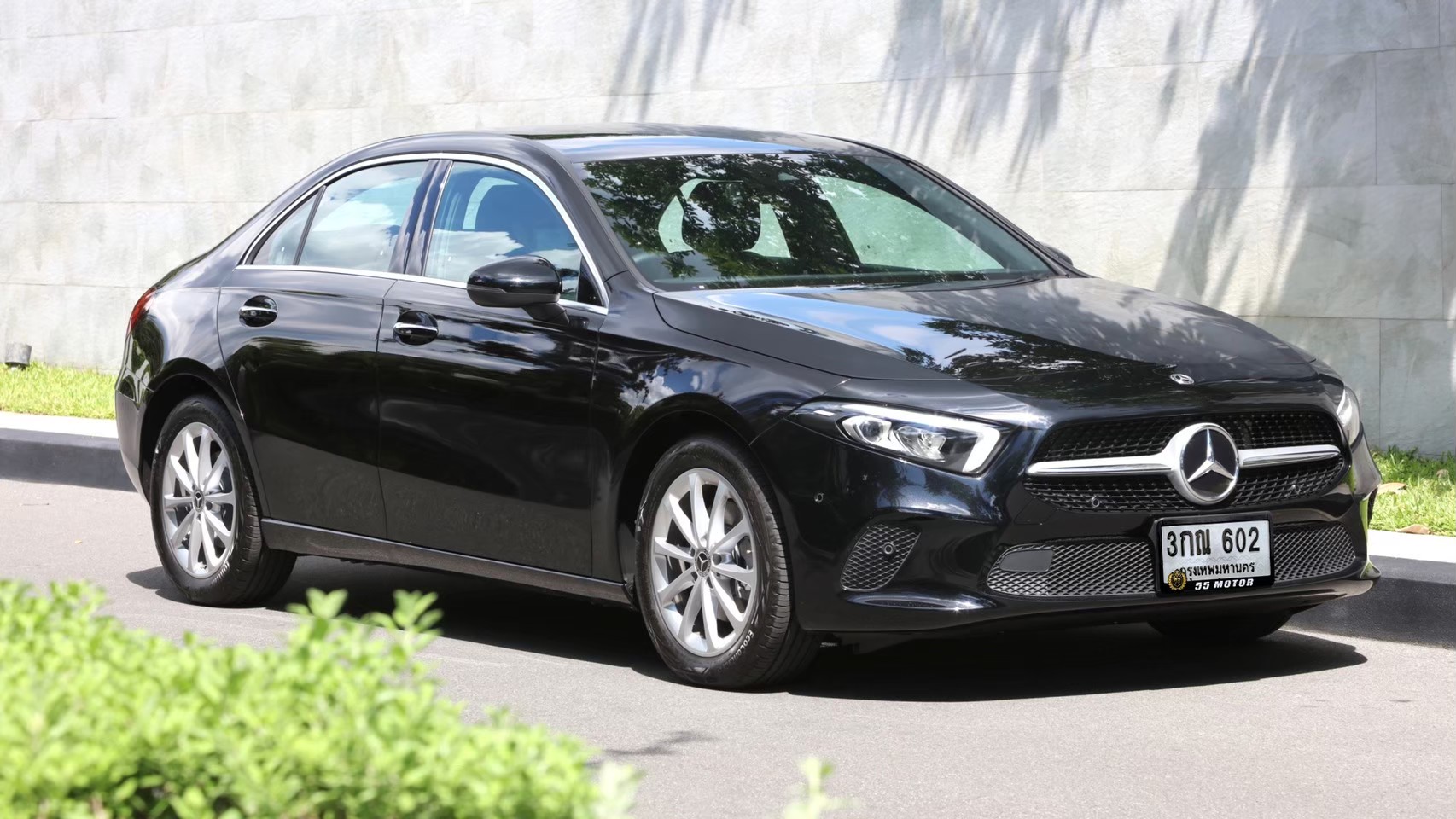 2022 Mercedes-Benz A-Class A200 สีดำ (รูปที่ 2)