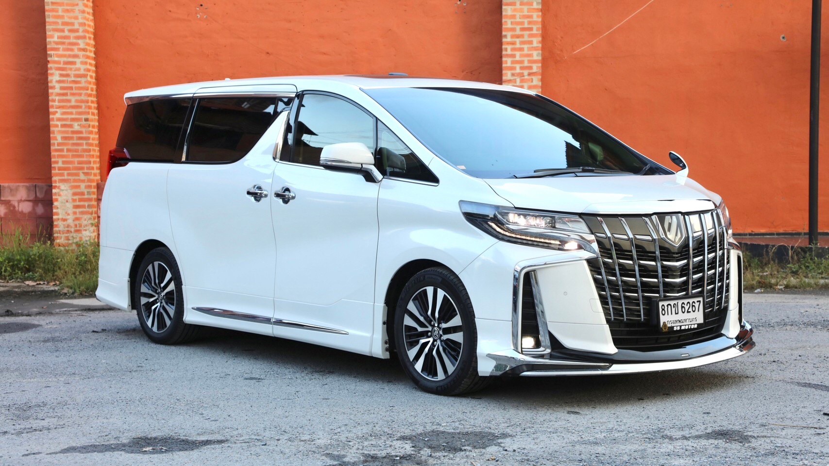 2020 Toyota Alphard สีขาว (รูปที่ 3)