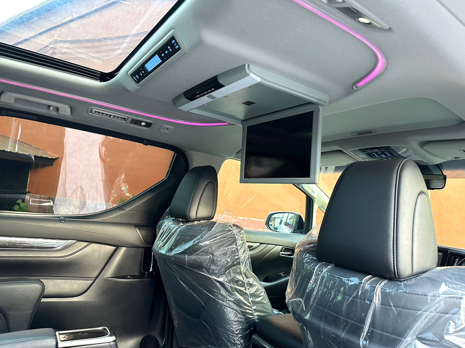 2020 Toyota Alphard สีขาว (รูปที่ 6)