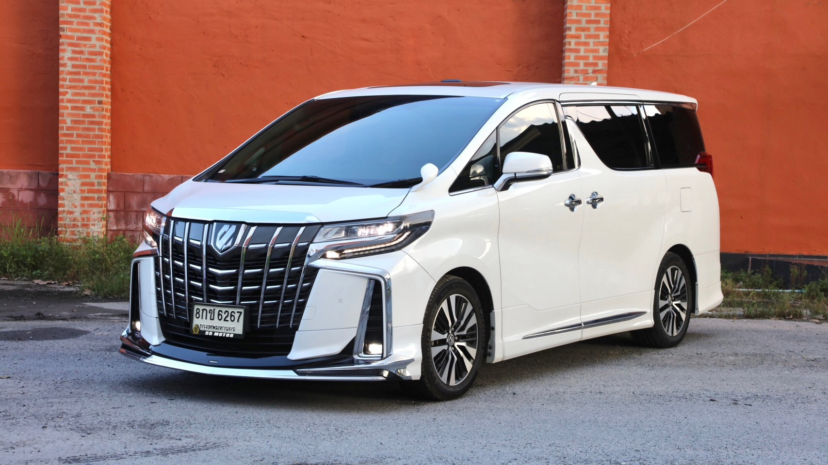 2020 Toyota Alphard สีขาว (รูปที่ 2)