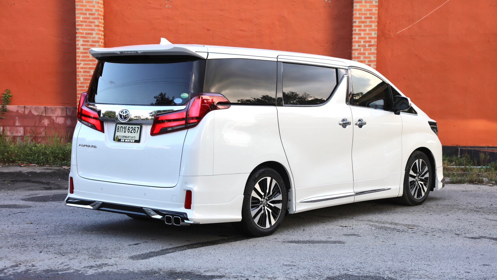 2020 Toyota Alphard สีขาว (รูปที่ 4)
