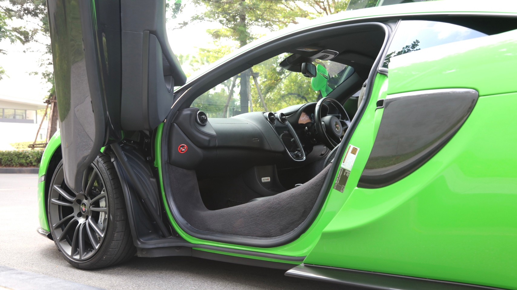 2019 McLaren 570S สีเขียว