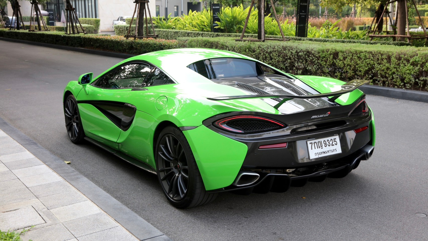 2019 McLaren 570S สีเขียว
